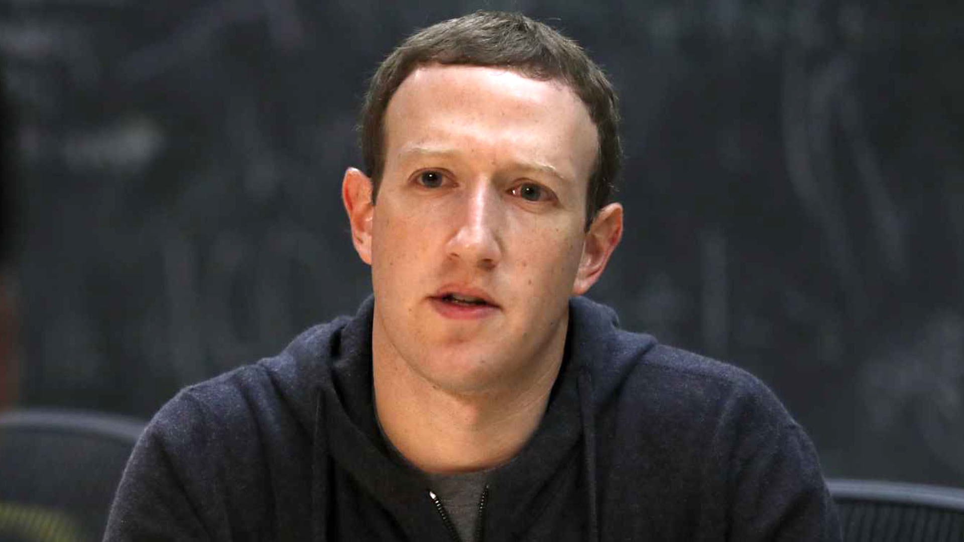 Mark Zuckerberg, fundador de la red social que comenzó a funcionar en 2008 (AP)