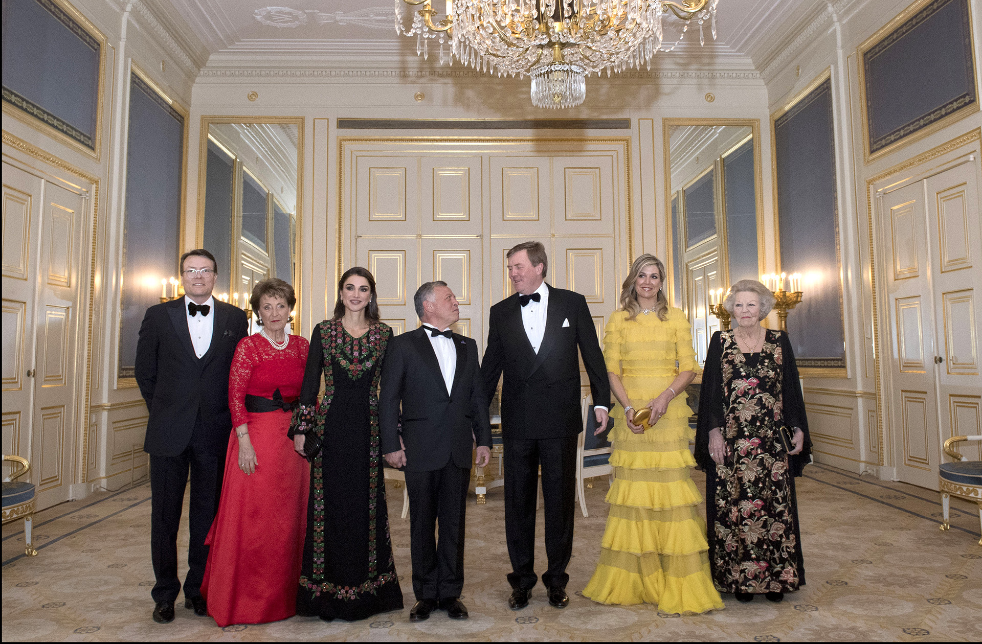 El príncipe Constantino, la princesa Margarita de los Países Bajos, la reina Rania, el rey Abdalá II, el rey Guillermo Alejandro, la reina Máxima y la princesa Beatrix