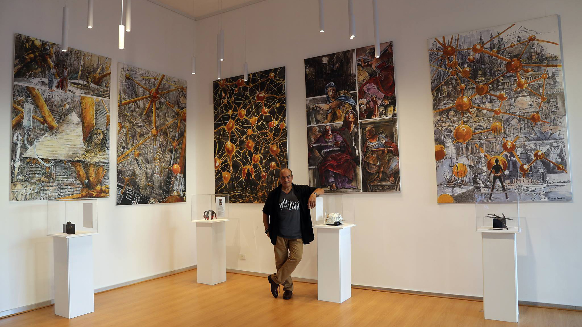 Daniel Brandimarte en su muestra (Foto: Carlos Gabriel Vertanessian)