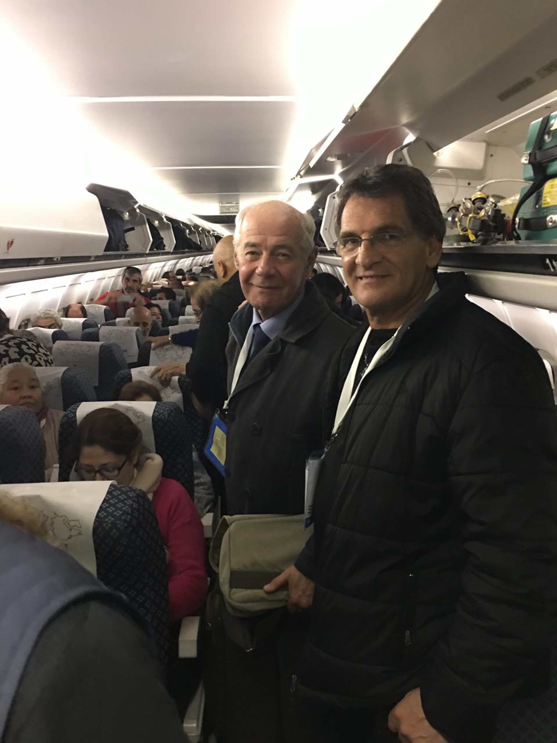 El secretario de Derechos Humanos Claudio Avruj junto al militar británico Geoffrey Cardozo