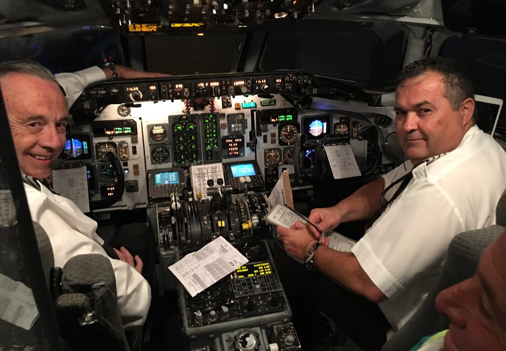 “Es un honor llevarlos a Malvinas en este vuelo de carácter humanitario”, dijo el capitán a los pasajeros