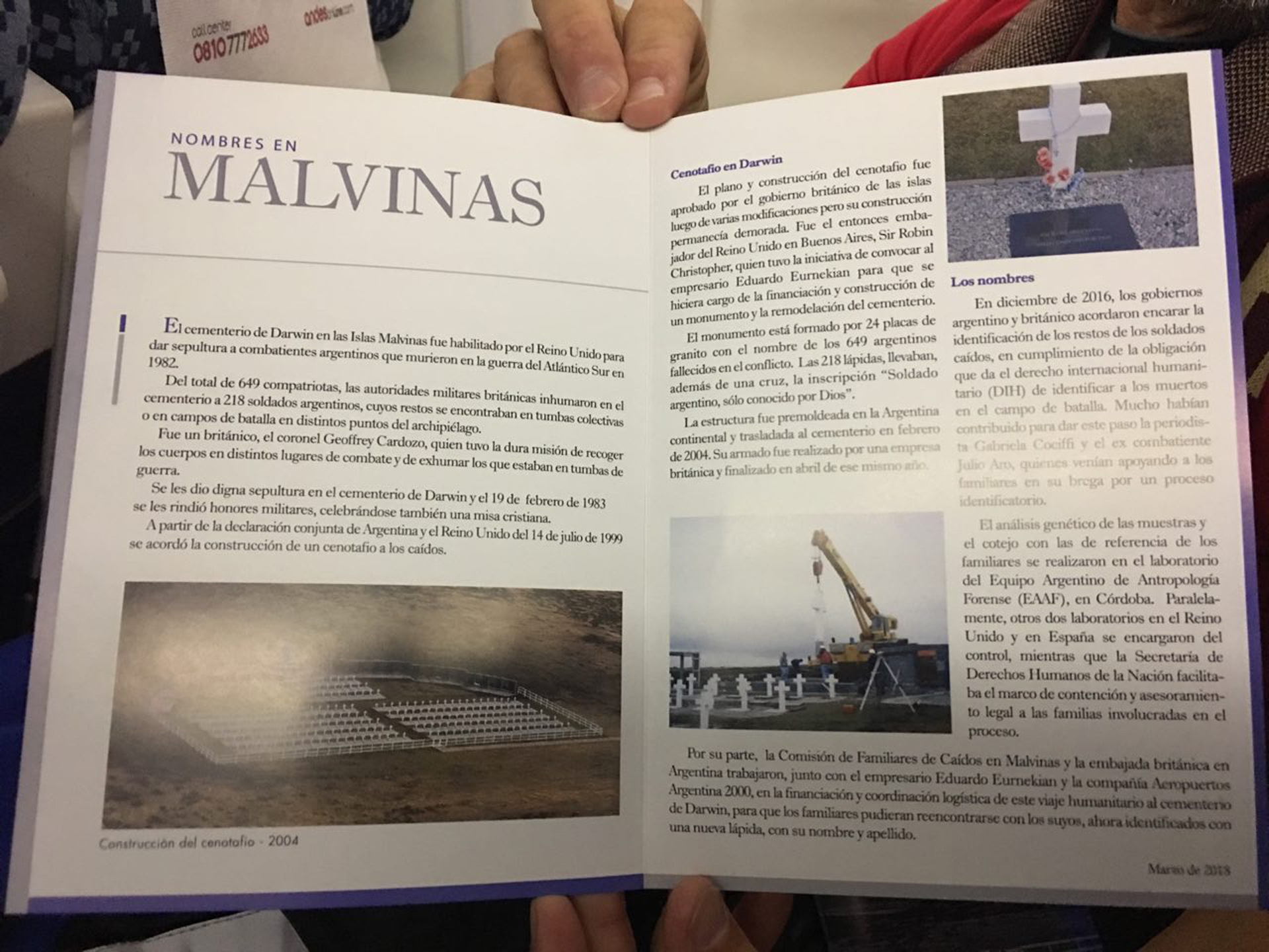 Folleto conmemorativo con la historia de los caídos