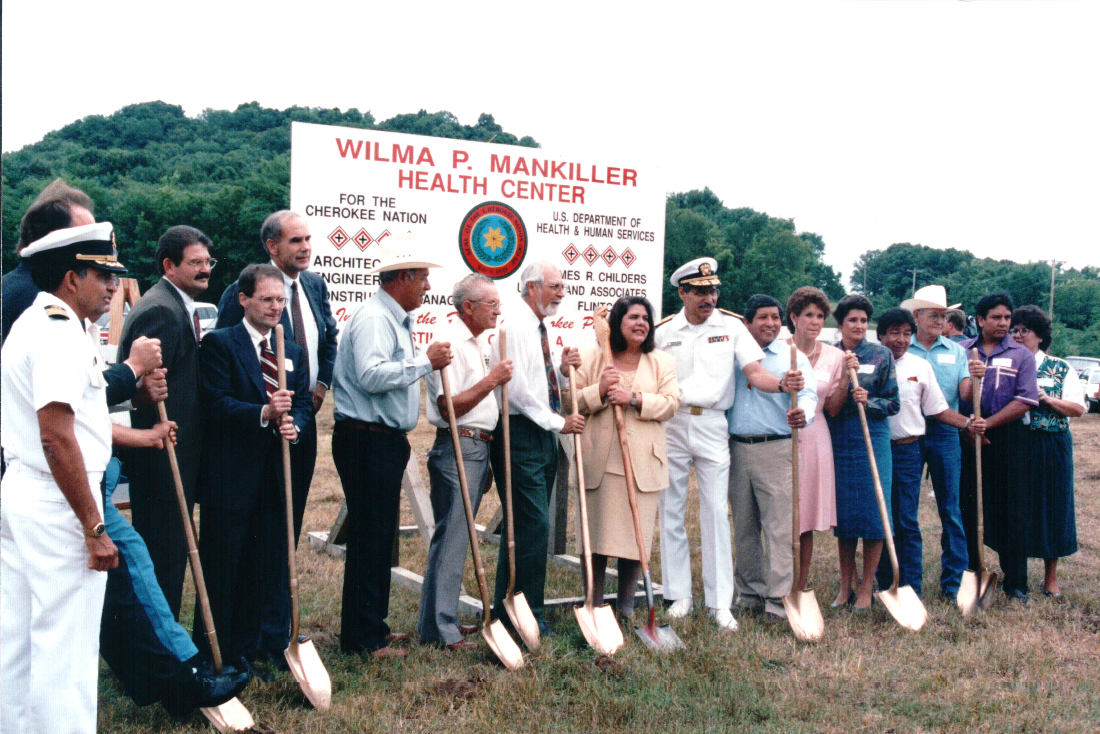 Wilma Mankiller, en el centro, en una escena del documental “Mankiller” (Wilma Mankiller Foundation/The Washington Post)