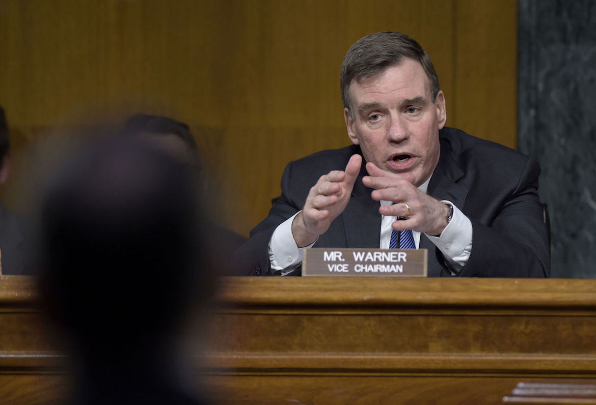 El senador Mark Warner, el demócrata de mayor rango en el Comité de Inteligencia, quiere saber “cómo Facebook se aseguró que la información sobre sus usuarios no se envió a servidores chinos”.