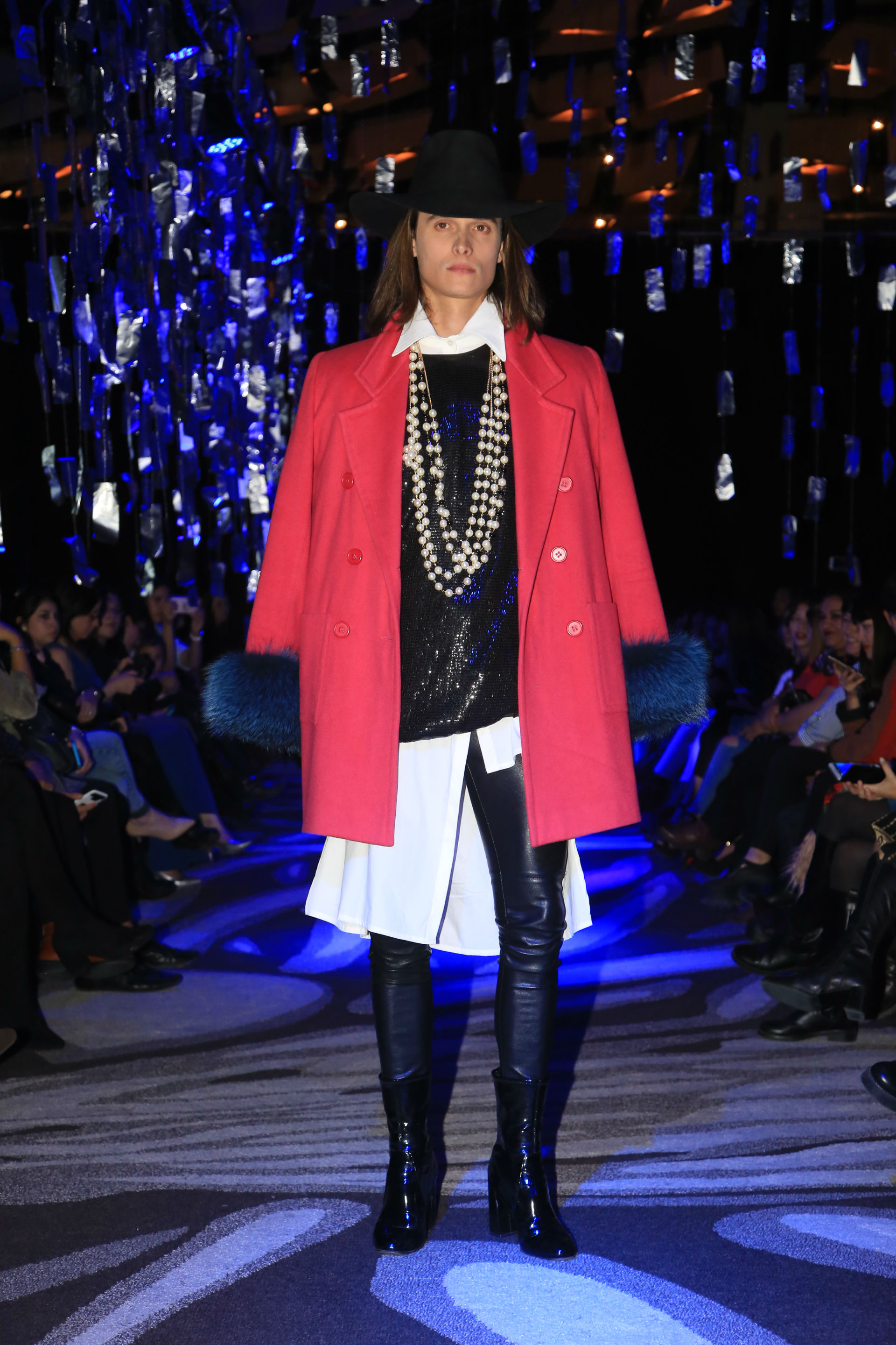 Otro look masculino/femenino. (Foto Jhony Villagran)