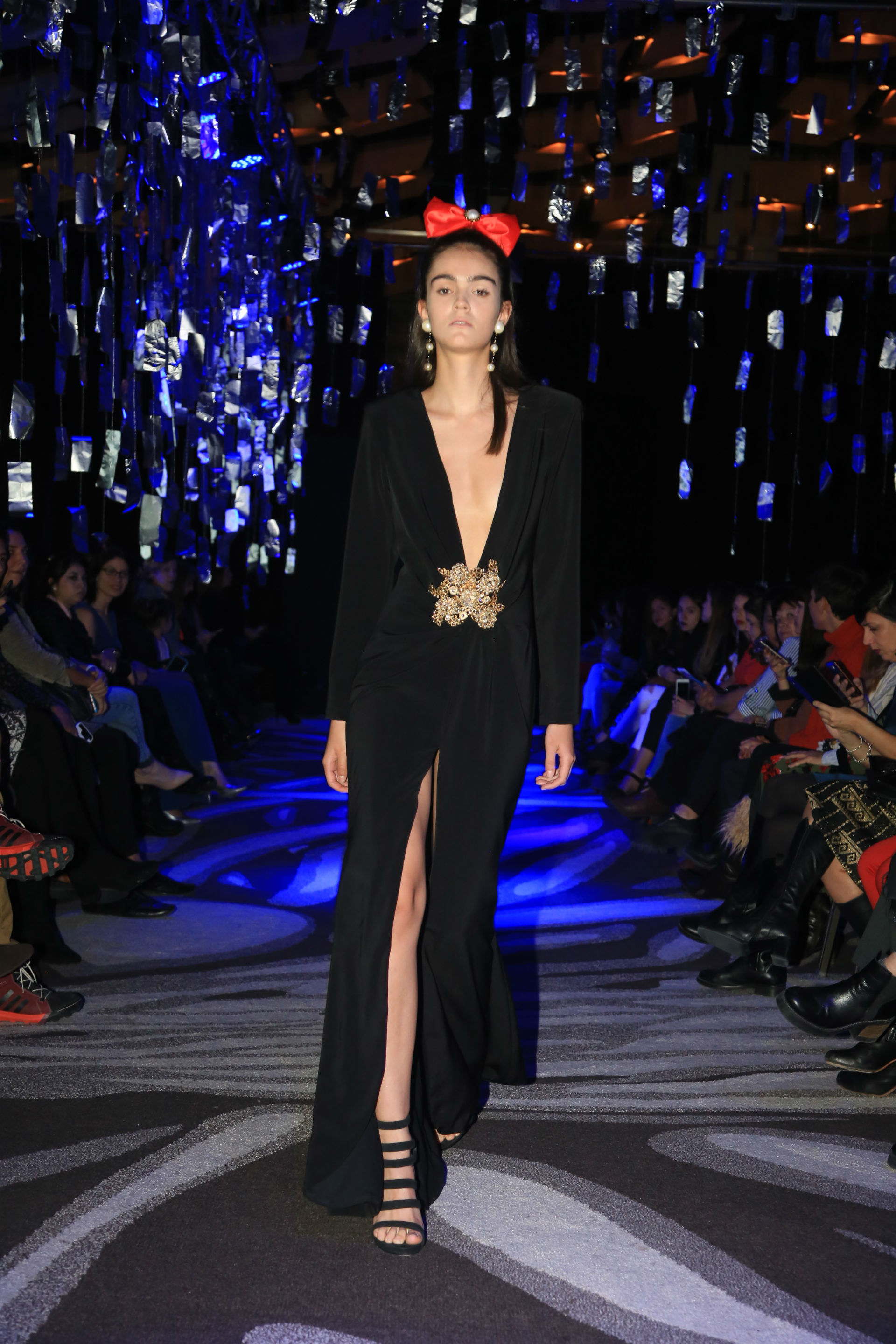 Escotes y aperturas para un look sexy de noche (Foto Jhony Villagran)
