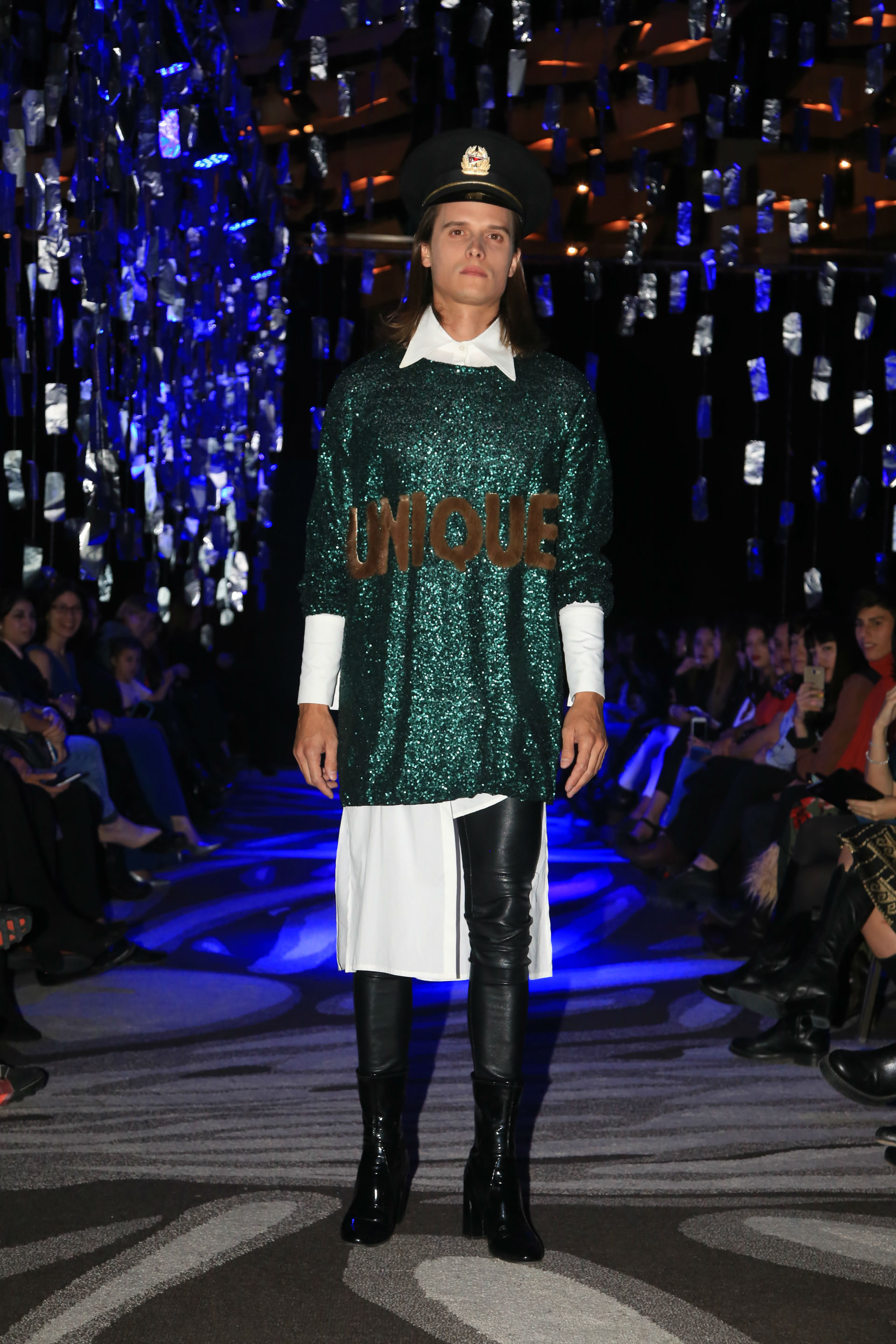 El diseñador presentó algunos looks masculinos. (Foto Jhony Villagran)