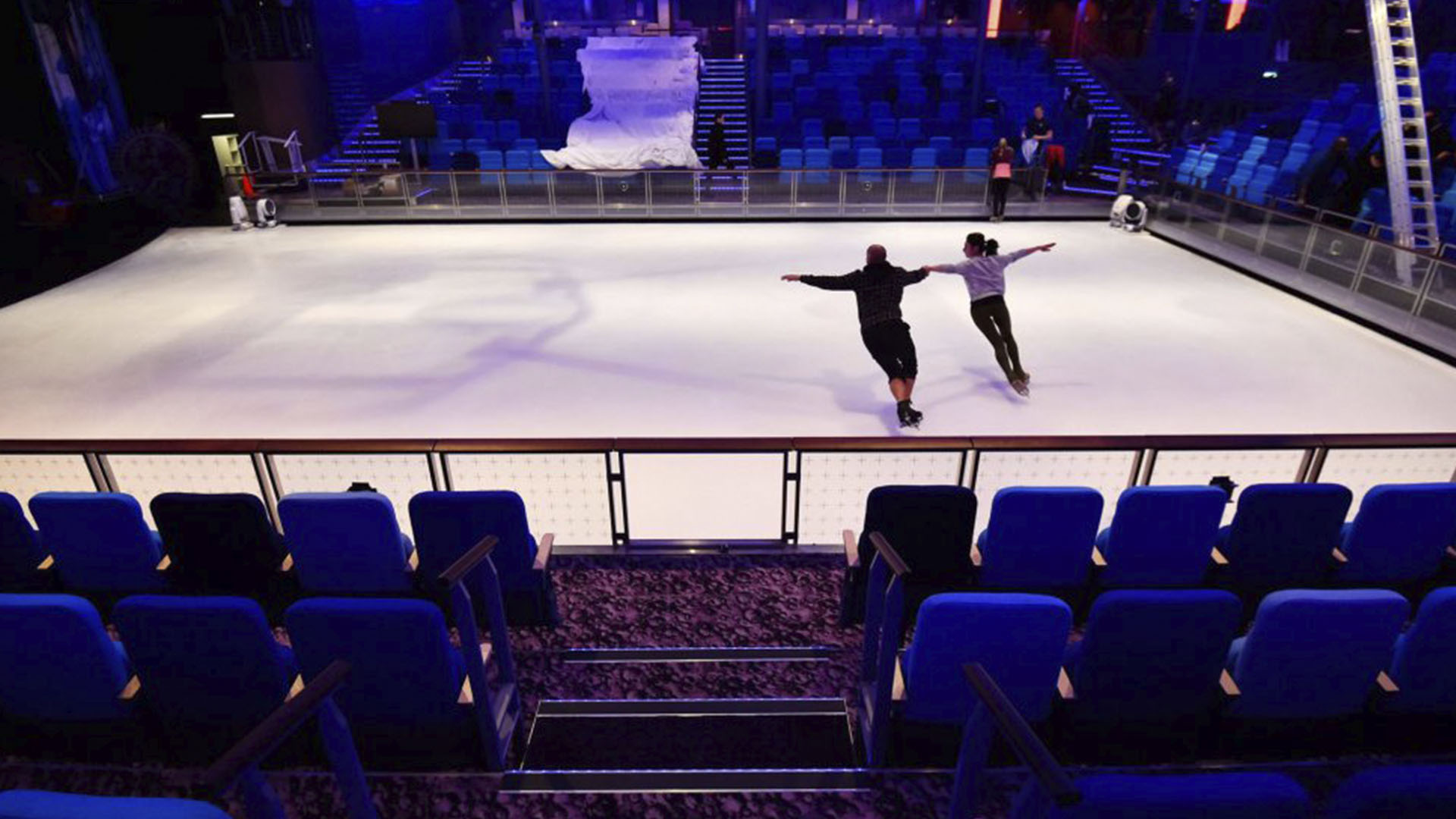 También tiene una pista de patinaje sobre hielo