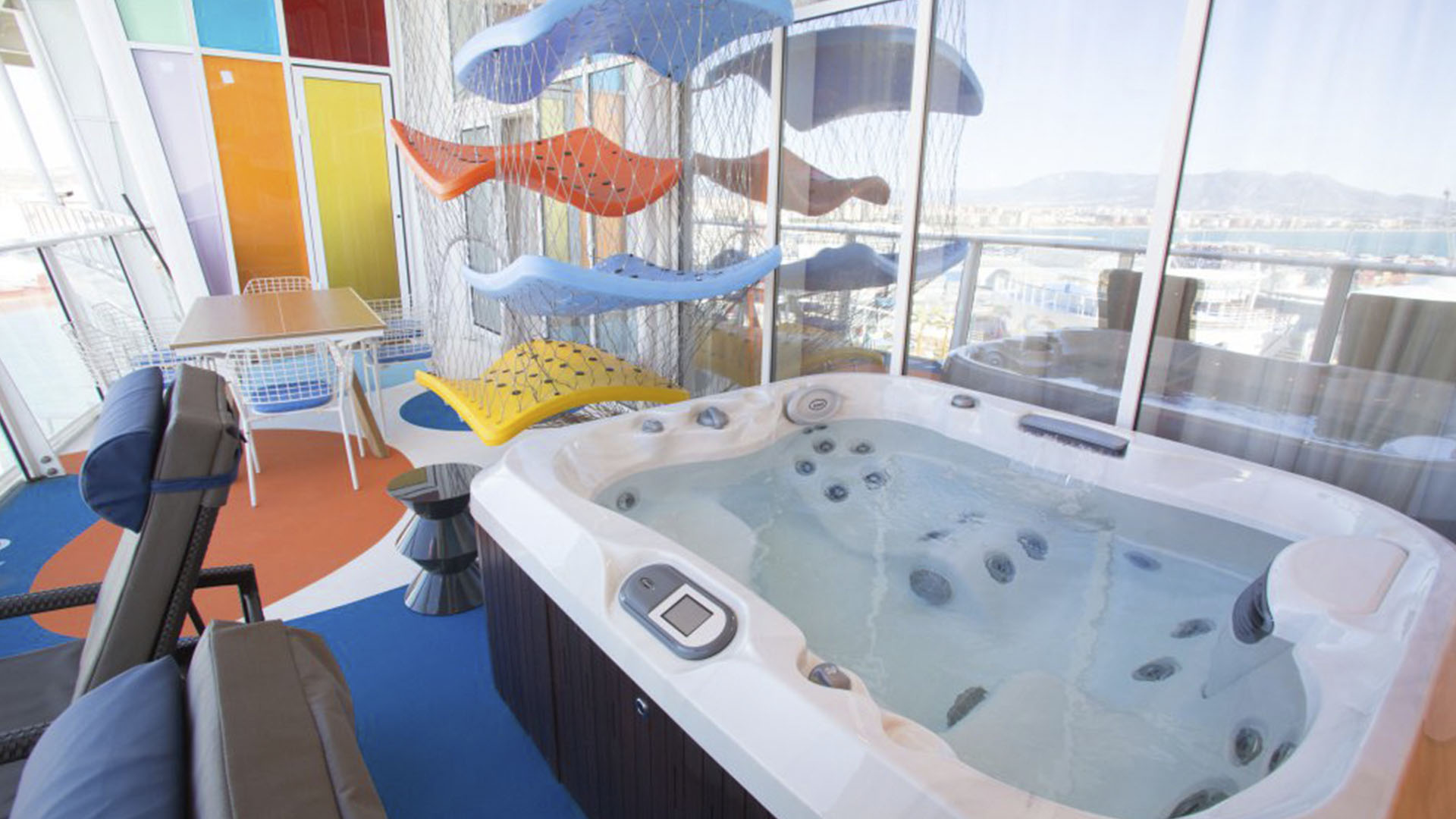 Hamacas y jacuzzi exclusivo, con vista al mar