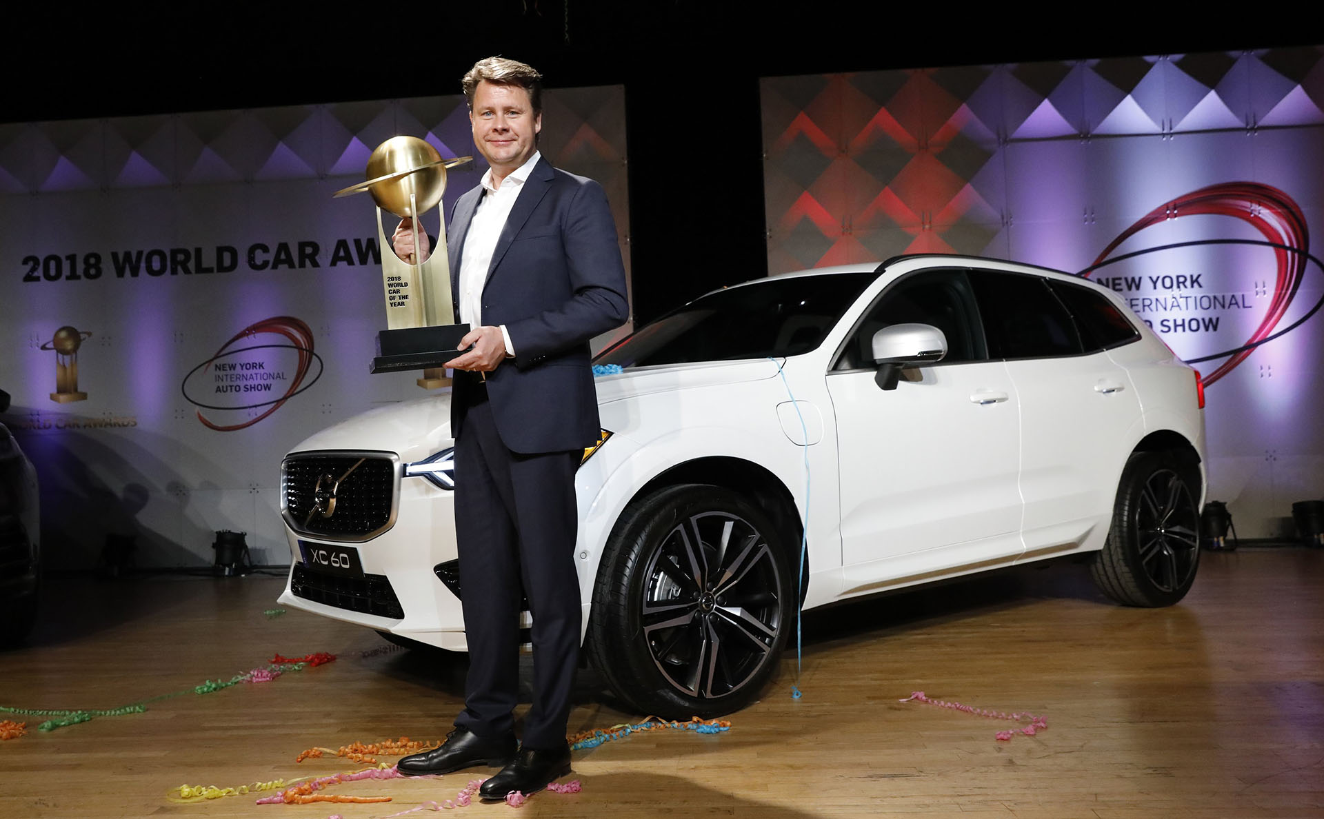 Anders Gustafsson, presidente y CEO de Volvo Car USA, recibió la distinción al Auto del Año (World Car of The Year, WCOTY) que premió al XC60. Meses atrás había sido galardonado su hermano menor, el Volvo XC40, un SUV de tamaño chico, como mejor Auto del Año en Europa 2018 en la previa del Salón del Automóvil de Ginebra