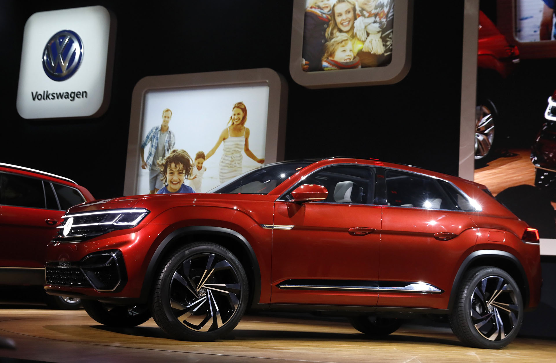 Volkswagen desplegó un imponente stand en la ciudad norteamericana. Develó el prototipo SUV Atlas Cross Sport, una especie de Atlas coupé de cinco plazas. Se trata de un modelo compacto y con estética deportiva construido sobre la prolífica plataforma MQB