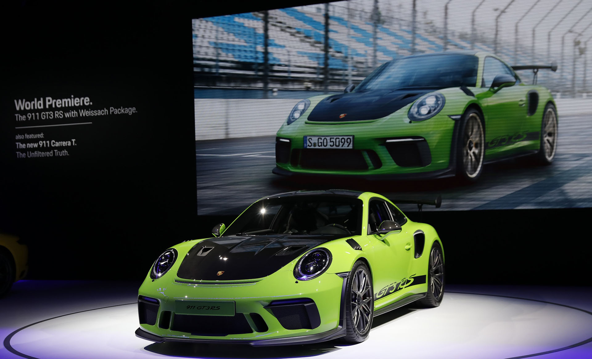 En Ginebra, Porsche empezó a despedir a la actual generación de su modelo más legendario: el 911. El Porsche 911 GT3 RS que ya exhibió en la cita helvética, se trasladó hacia Nueva York para estirar la trascendencia de su mítico deportivo. Homologado para circular en tráfico abierto pero pensado más para el circuito que para la calle, es el nueveonce de aspiración atmosférica más potente de la historia