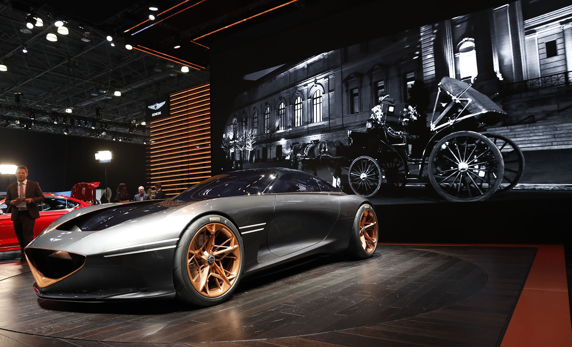 Otro ejemplo que anuncia que el futuro de la industria automotriz es eléctrico. El Genesis Essentia es el prototipo de un GT de dos puertas dedicado a mostrar la potencialidad y la visión de la marca. Es un ambicioso concepto que prioriza la conducción deportiva y dinámica