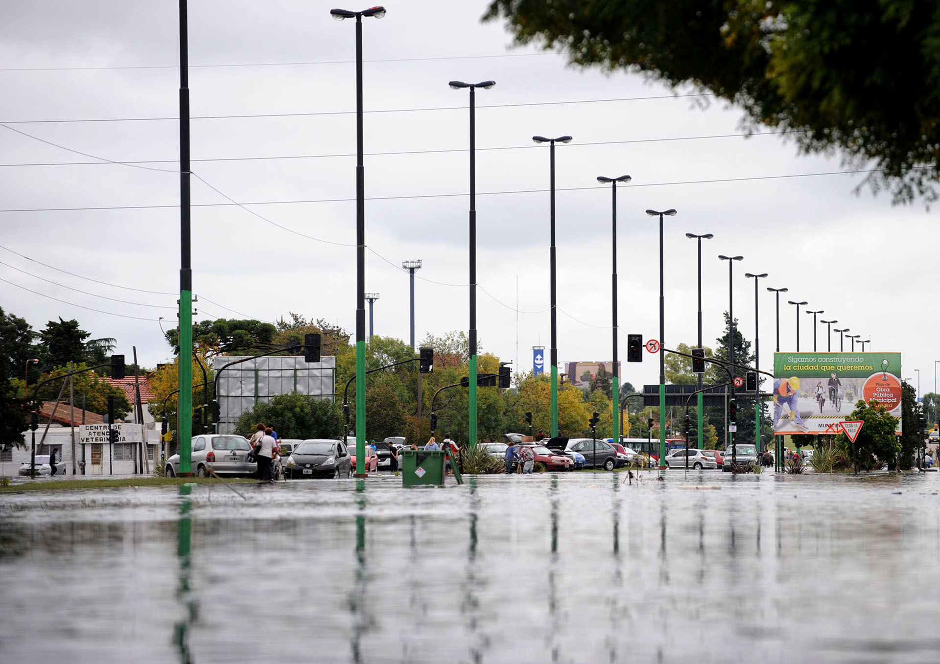 La red eléctrica colapsó durante el temporal y complicó más el operativo de rescate