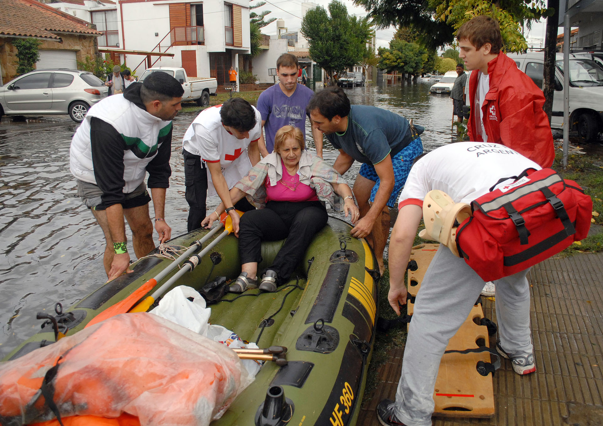 La Cruz Roja colaboró en el operativo asistiendo a heridos y evacuados