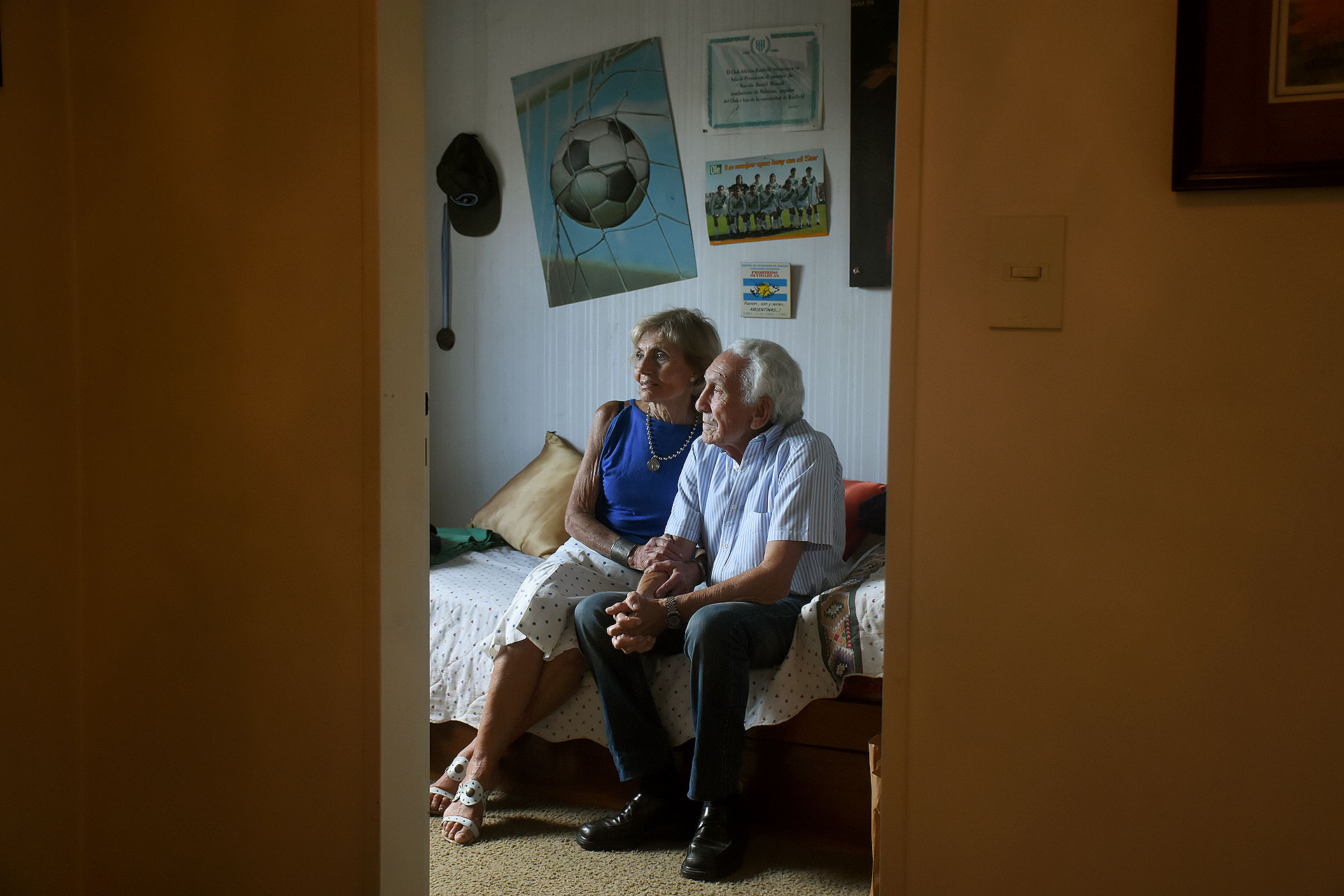 La puerta de la habitación permanece siempre abierta. Para los Massad es un casi un santuario, un lugar donde orar y sentirse más cerca de su amado hijo (Foto: Nicolás Stulberg)