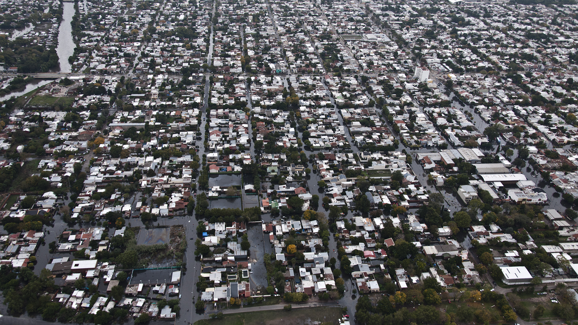 En más de un tercio de los hogares de la ciudad ingresó mucha cantidad de agua