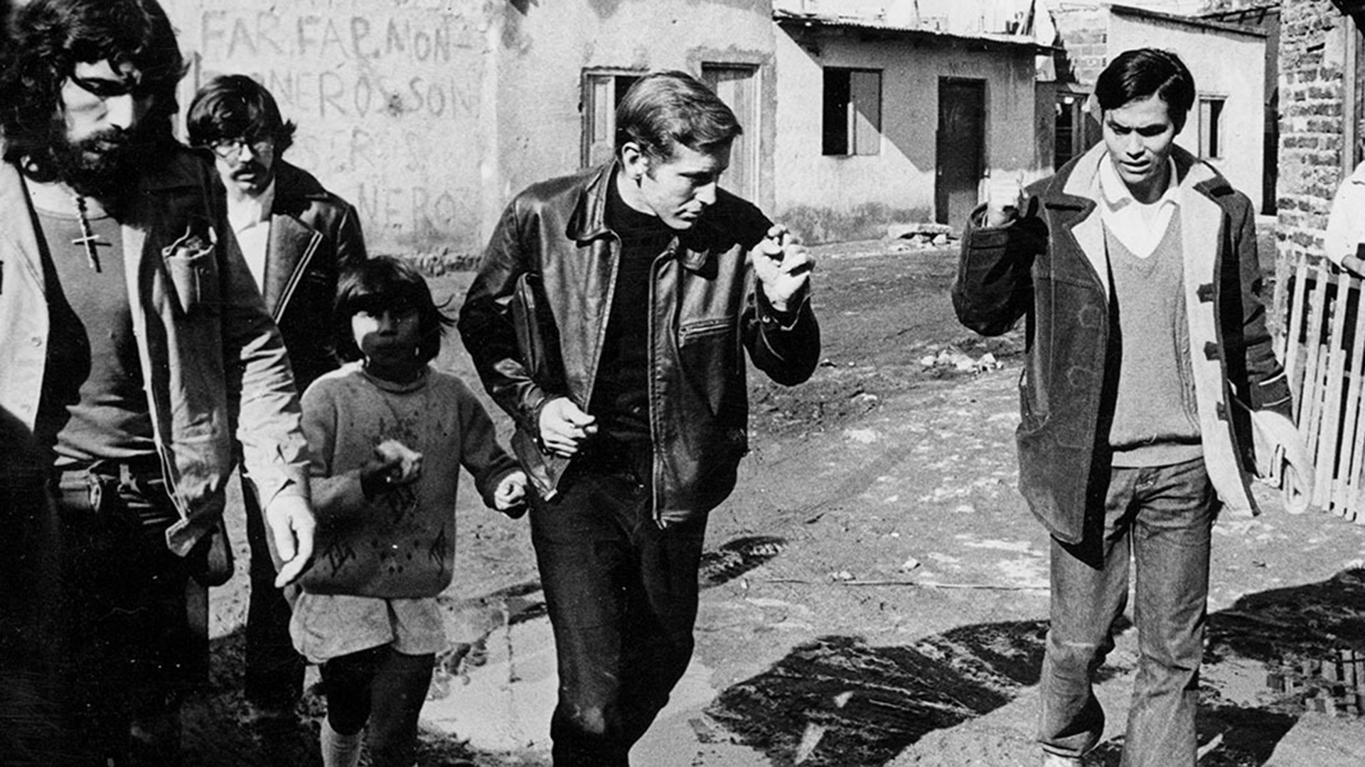 El padre Carlos Mugica. Para la hija de López Rega, fue asesinado por Montoneros
