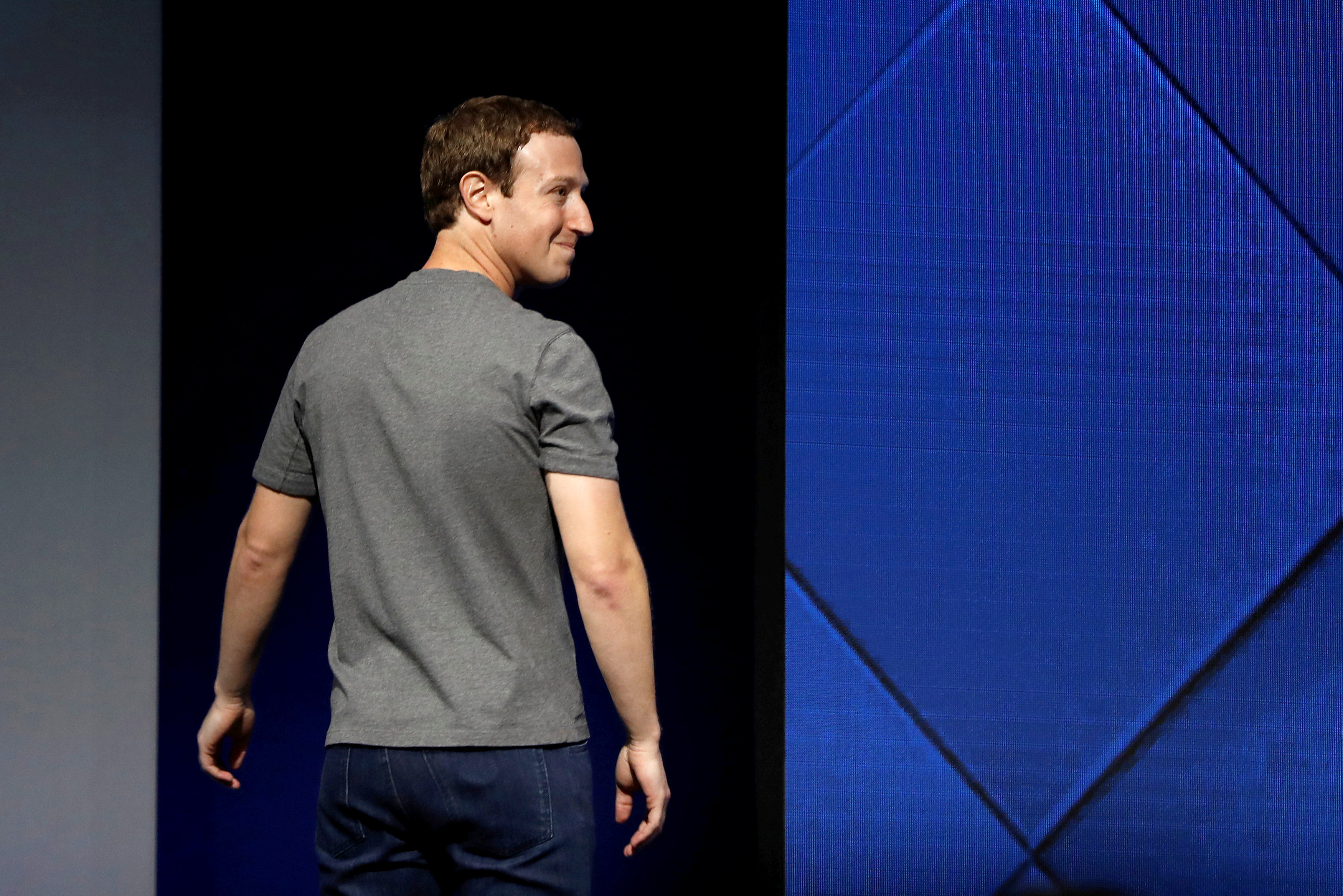 Mark Zuckerberg, fundador de Facebook durante la conferencia anual de desarrolladores F8 (REUTERS/Stephen Lam/File Photo)