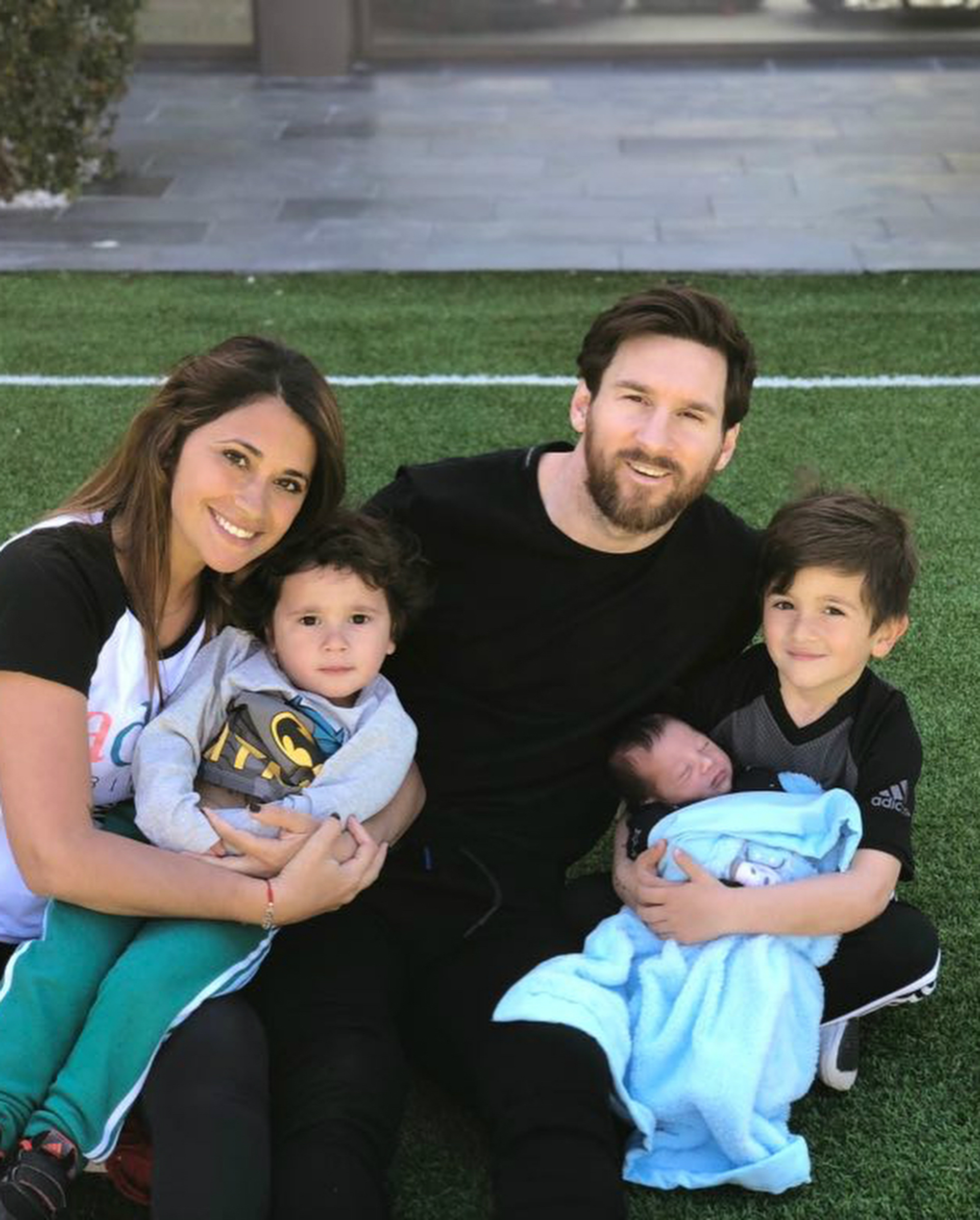Leo, Antonela, Thiago, Mateo y Ciro. (Foto Instagram)