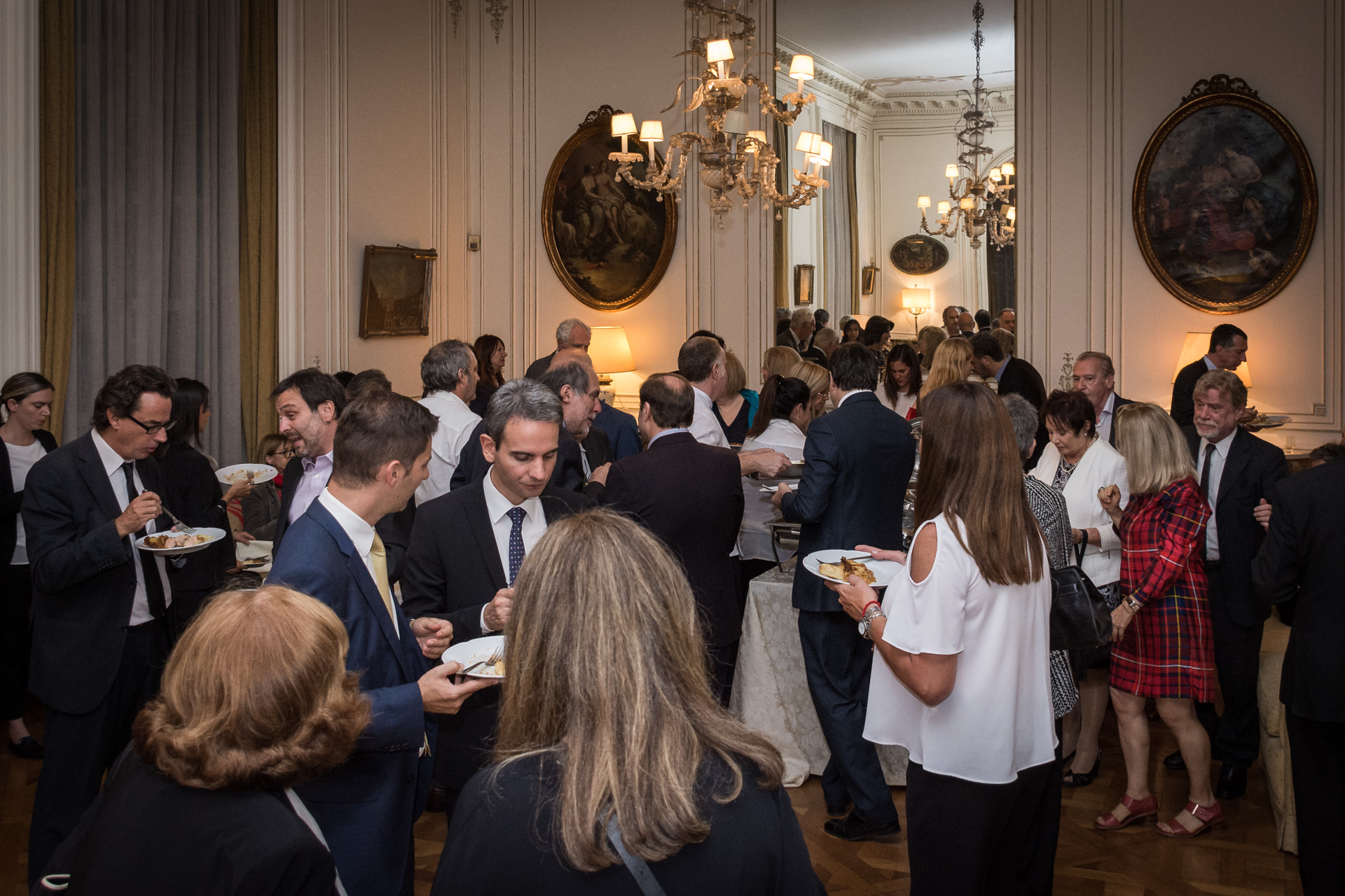 La presentación de la nueva programación tuvo como sede la embajada de Italia