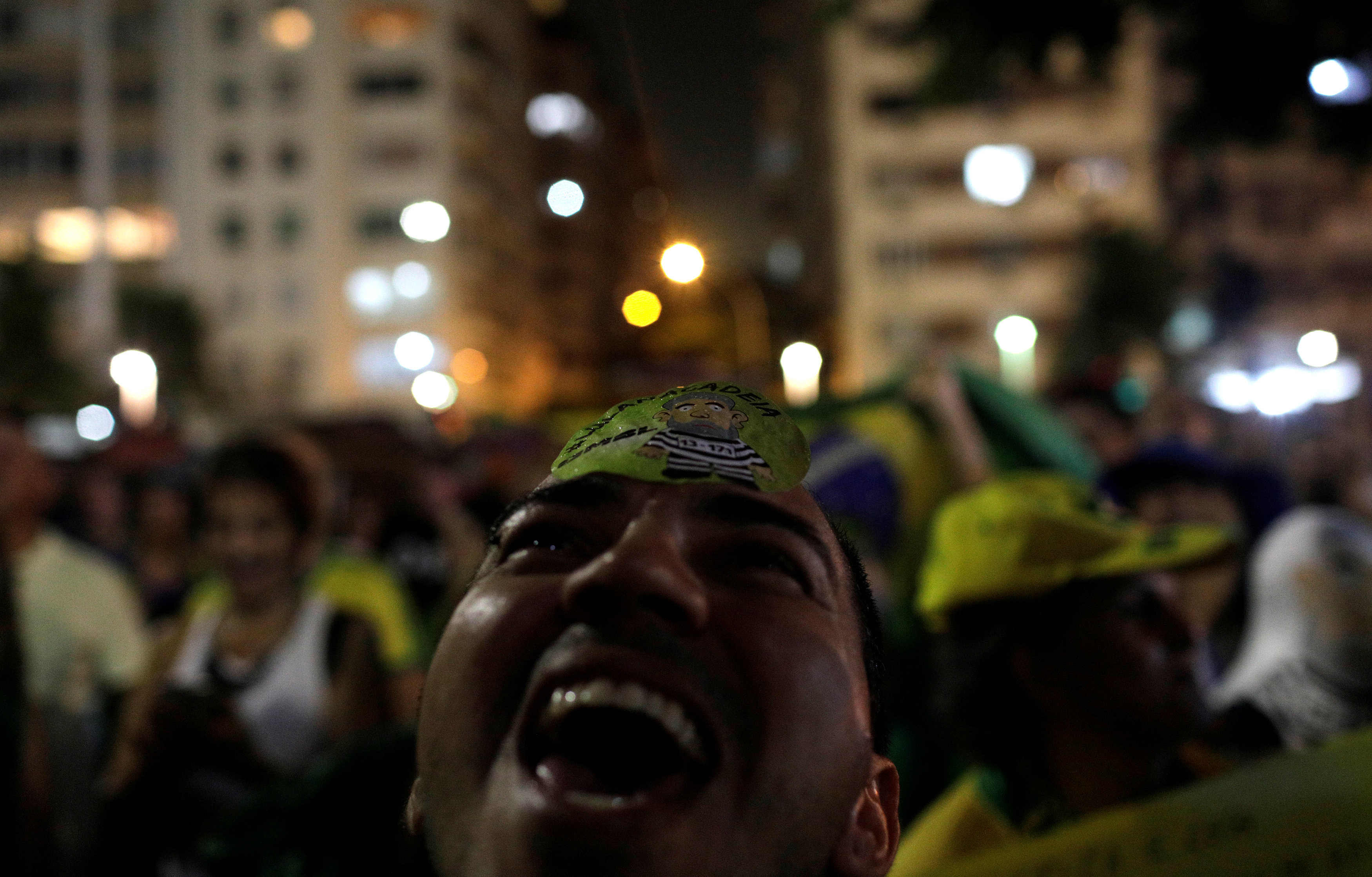 Manifestante en Río de Janeiro (Reuters/Ricardo Moraes)