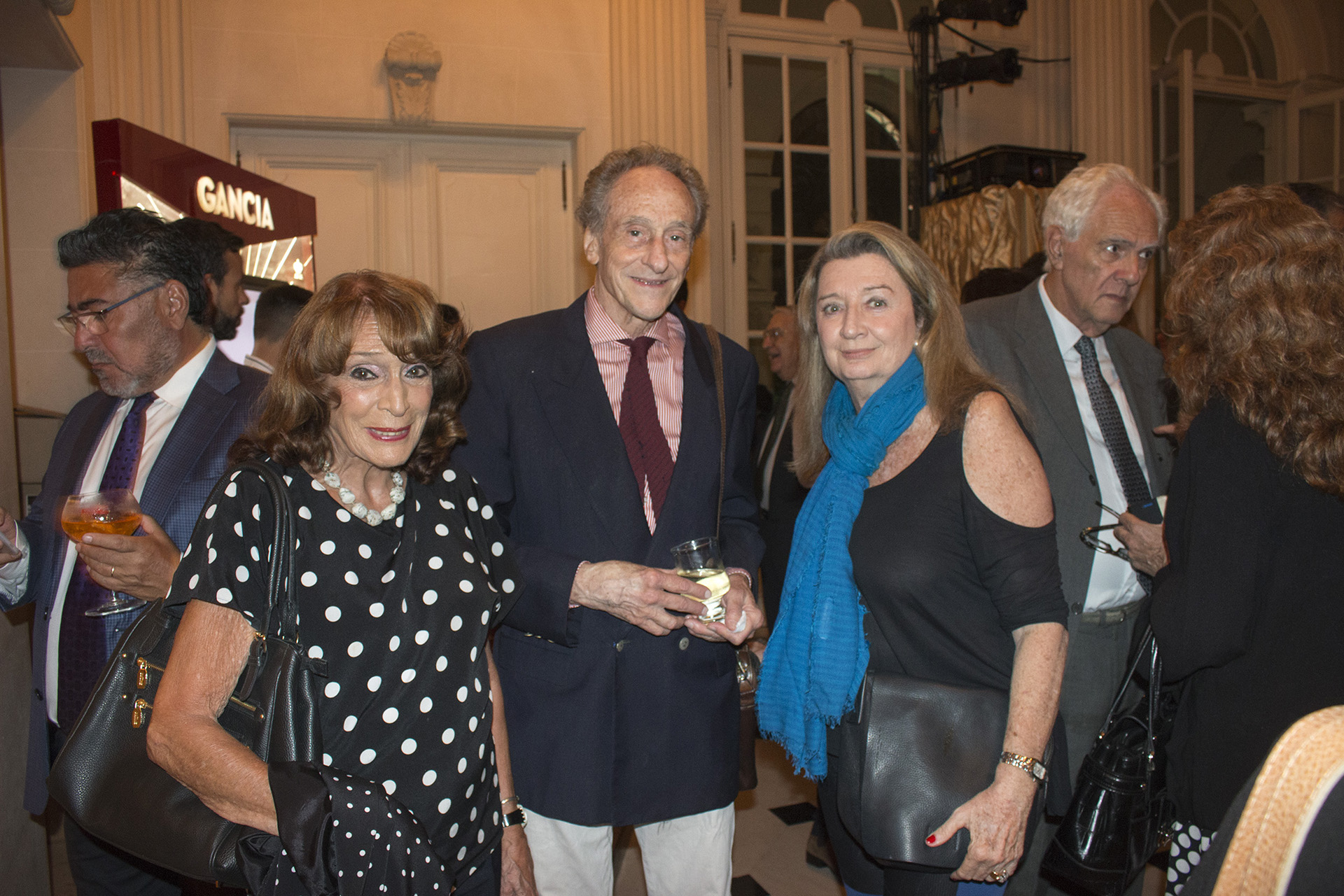 Magdalena Ruiz Guiñazú, Néstor Tirri, Alicia de Arteaga