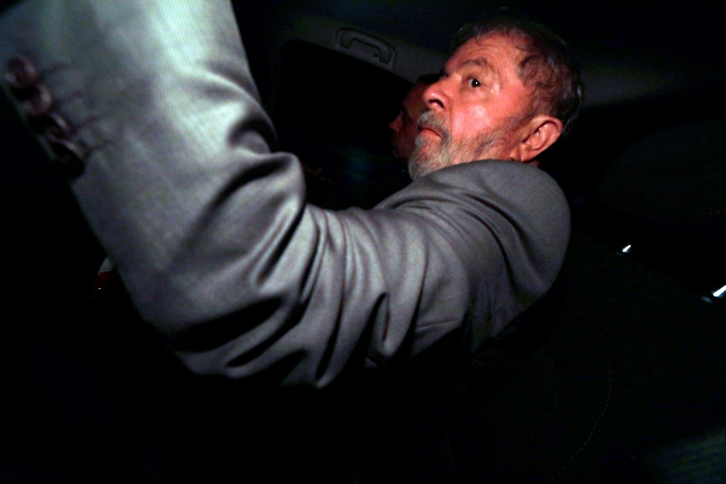 Former Brazilian President Luiz Inacio Lula da Silva arrives at his home in Sao Bernardo do Campo, Brazil April 4, 2018 REUTERS/Paulo Whitaker