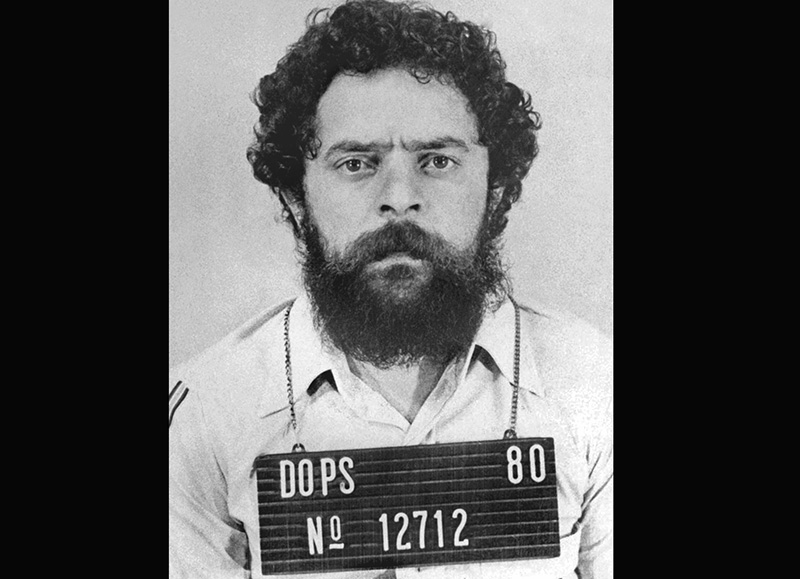 En 1980, en plena dictadura militar, Lula fue detenido durante 31 días por “atentar contra el orden nacional” tras liderar una masiva huelga de metalúrgicos brasileños