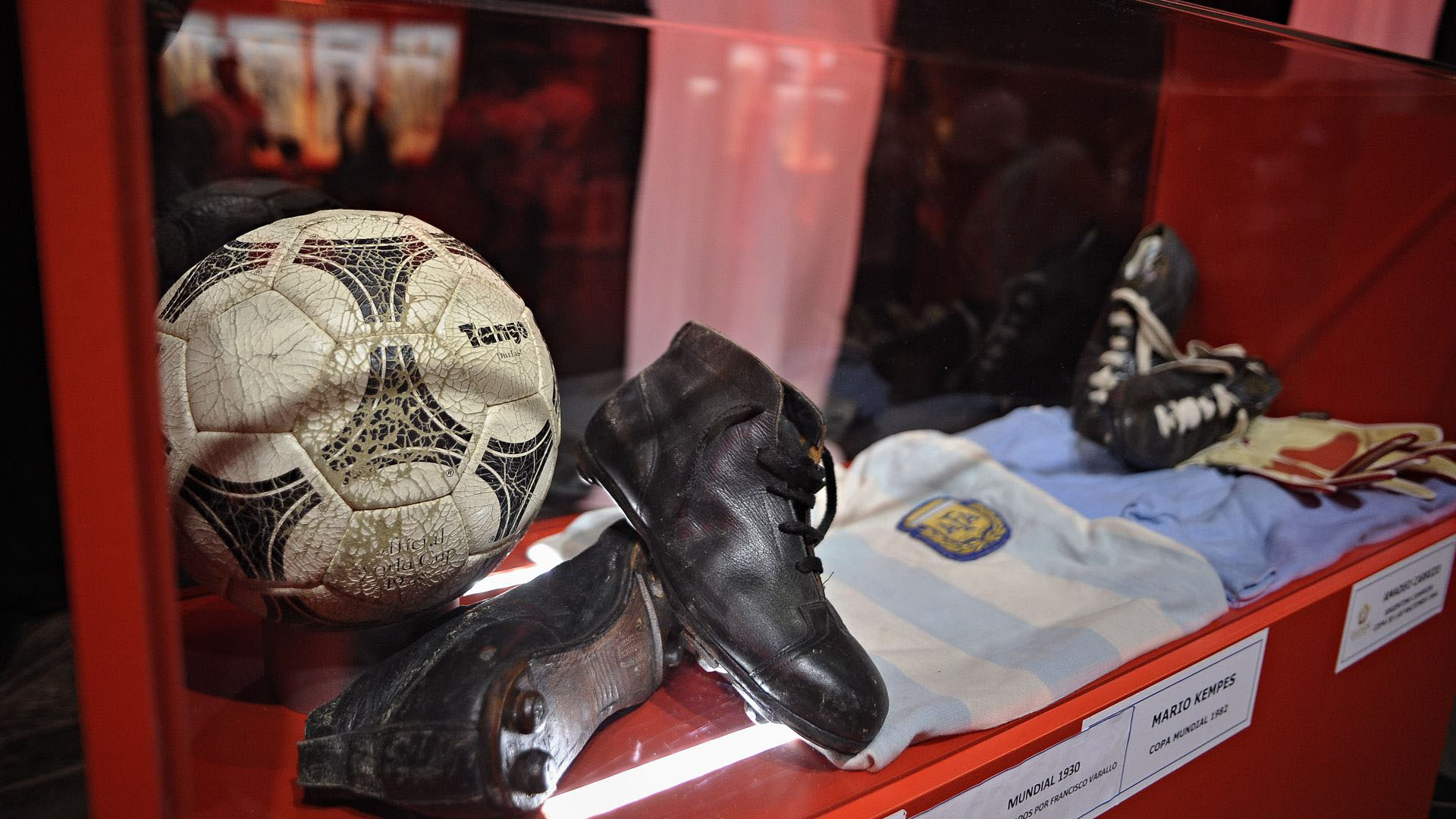 Los antiguos botines utilizados hace ya varias décadas (Patricio Murphy)