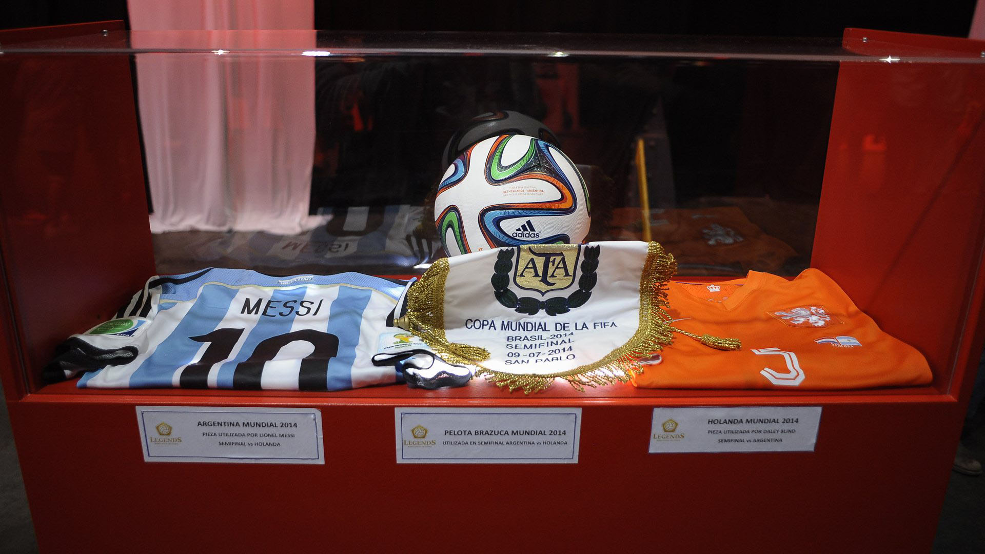 La camiseta de Messi usada en las semifinales ante Holanda en Brasil 2014 (Patricio Murphy)