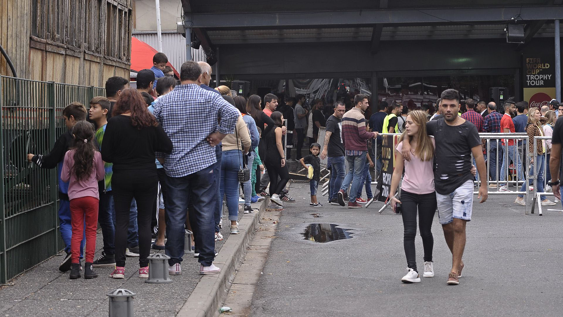 Cientos de personas se hicieron presentes en Rosario (Patricio Murphy)