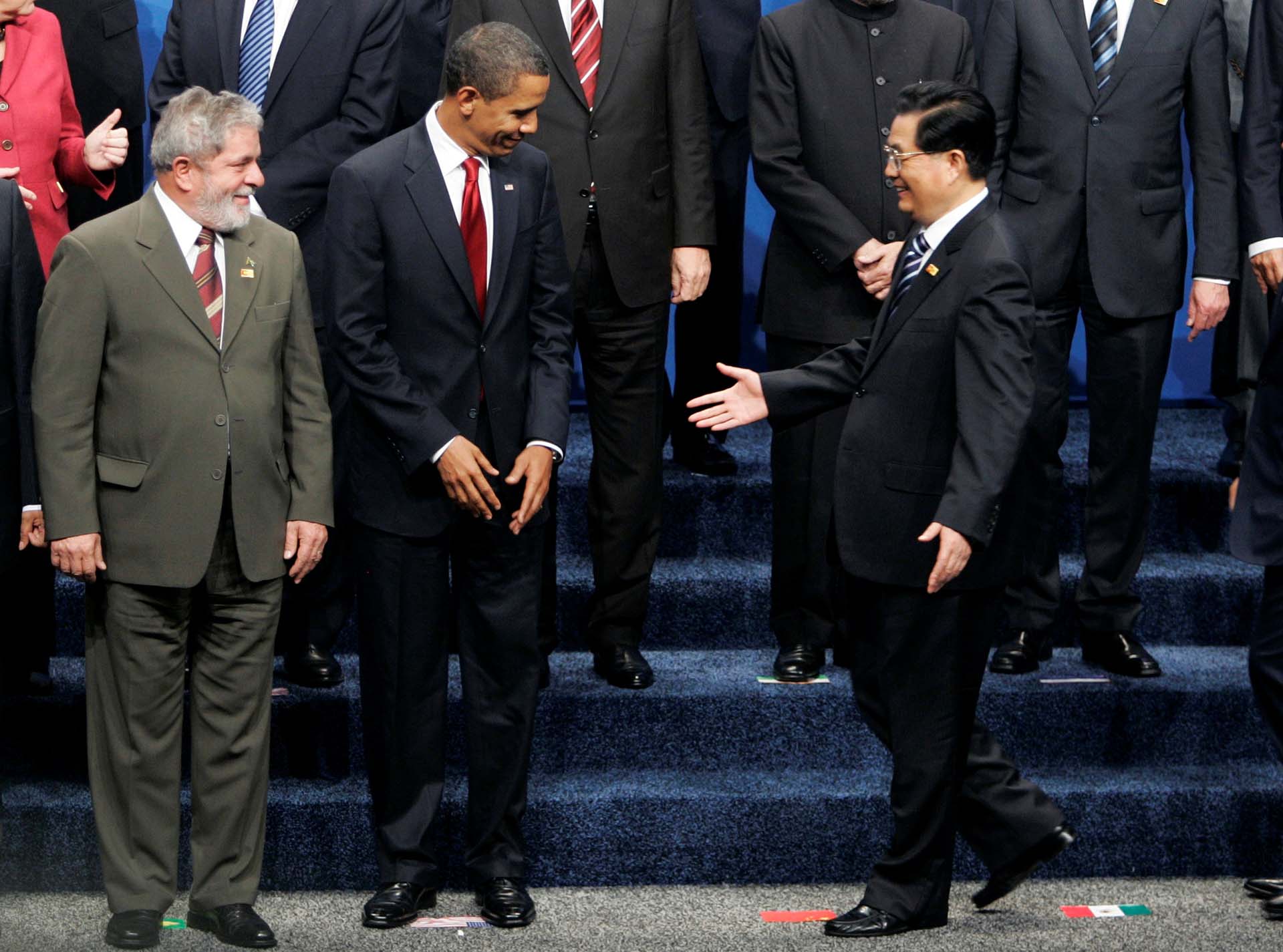 Lula da Silva, Barack Obama y el ex presidente chino, Hu Jintao, durante la cumbre del G20 celebrada en Pittsburgh, Pensilvania, el 25 de septiembre de 2009 (Reuters/Jim Bourg)