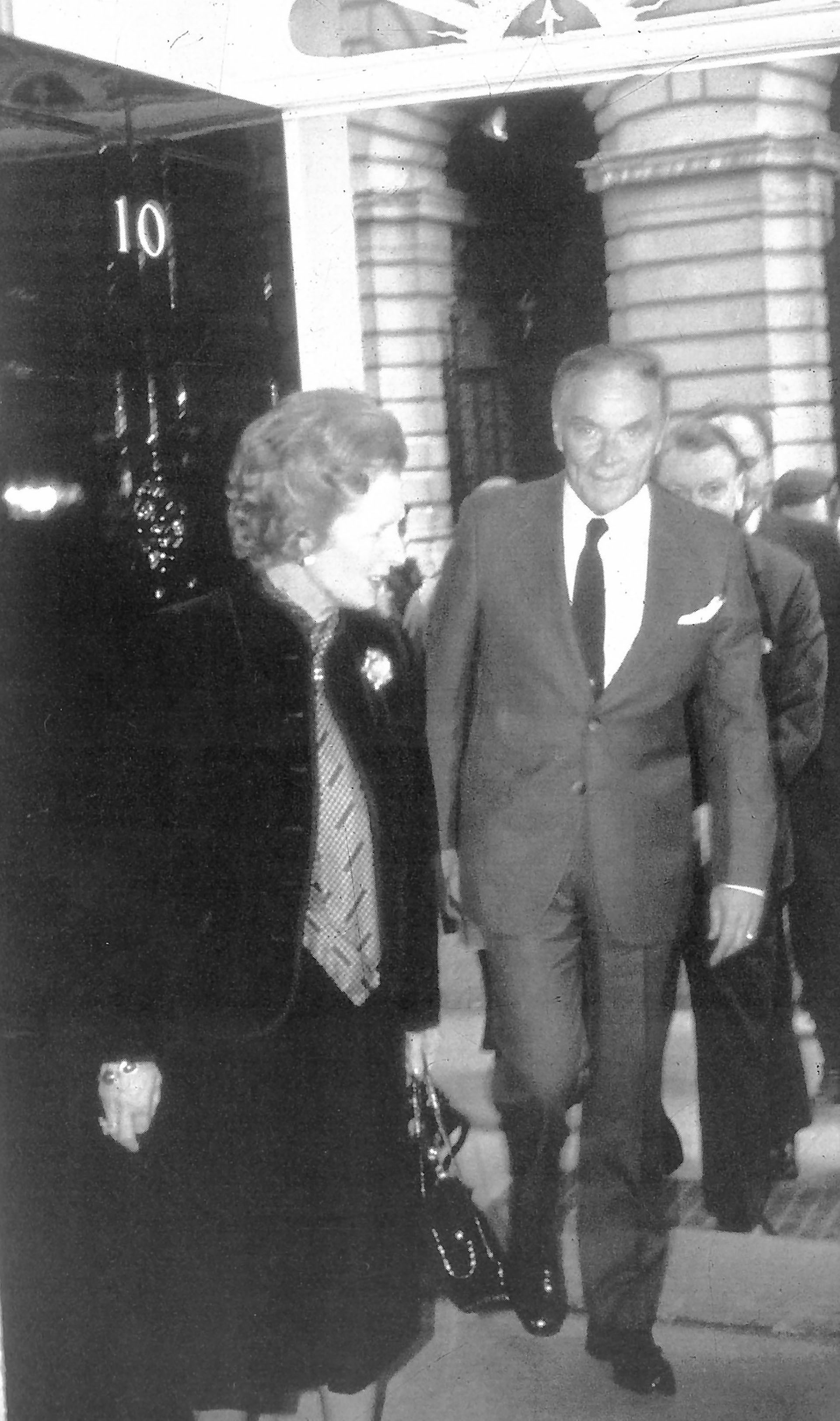 Margaret Thatcher y Alexander Haig, mediador en el conflicto entre el gobierno de la Junta Militar y la dama de Hierro de Gran bretaña