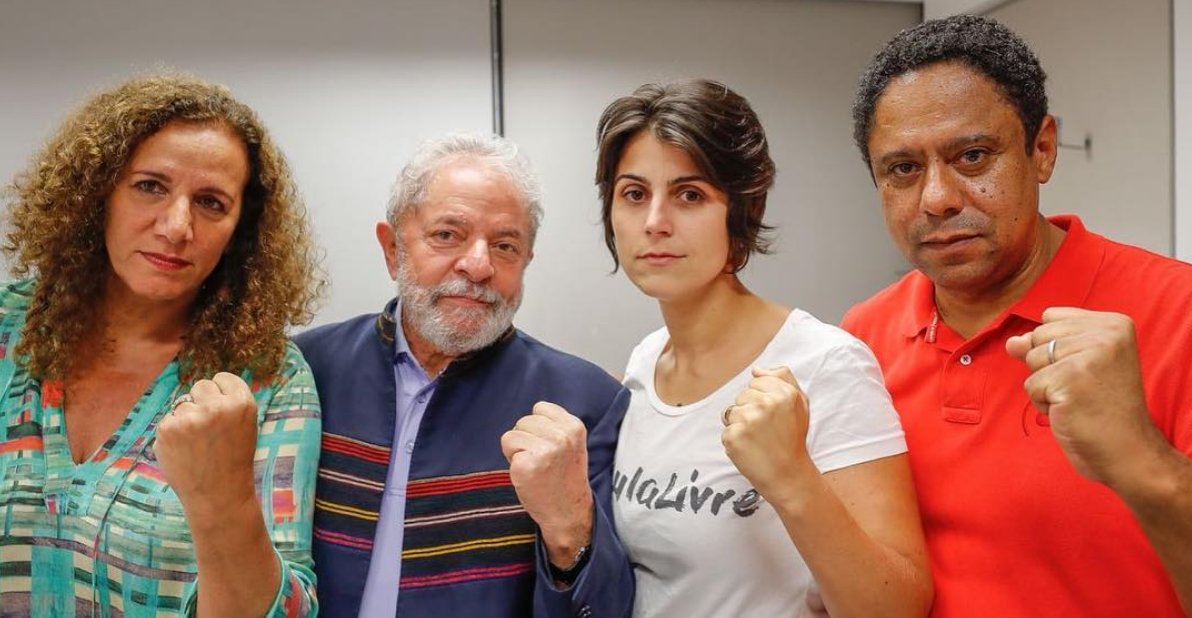 Lula junto con militantes y aliados en la sede del sindicato metalúrgico