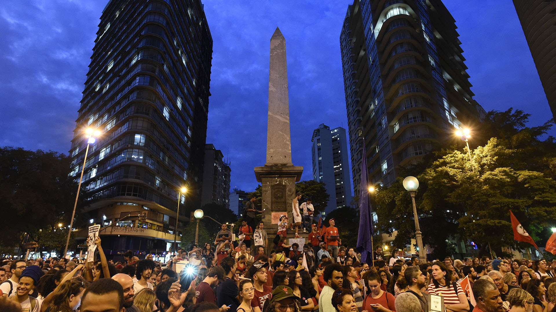 Simpatizantes de Lula en Belo Horizonte. (AFP PHOTO / DOUGLAS MAGNO)