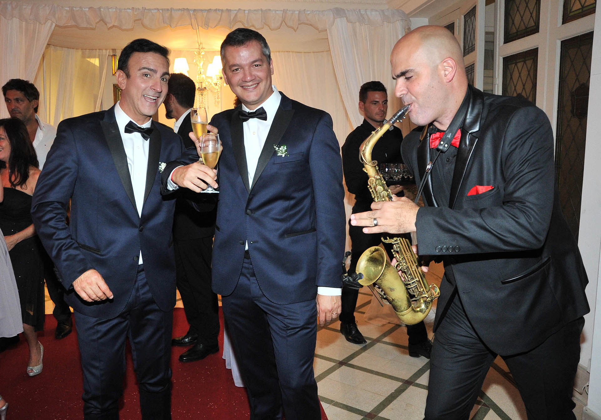 Fin de fiesta: Luis y Damián, ya felizmente casados (Fotos: Teleshow)