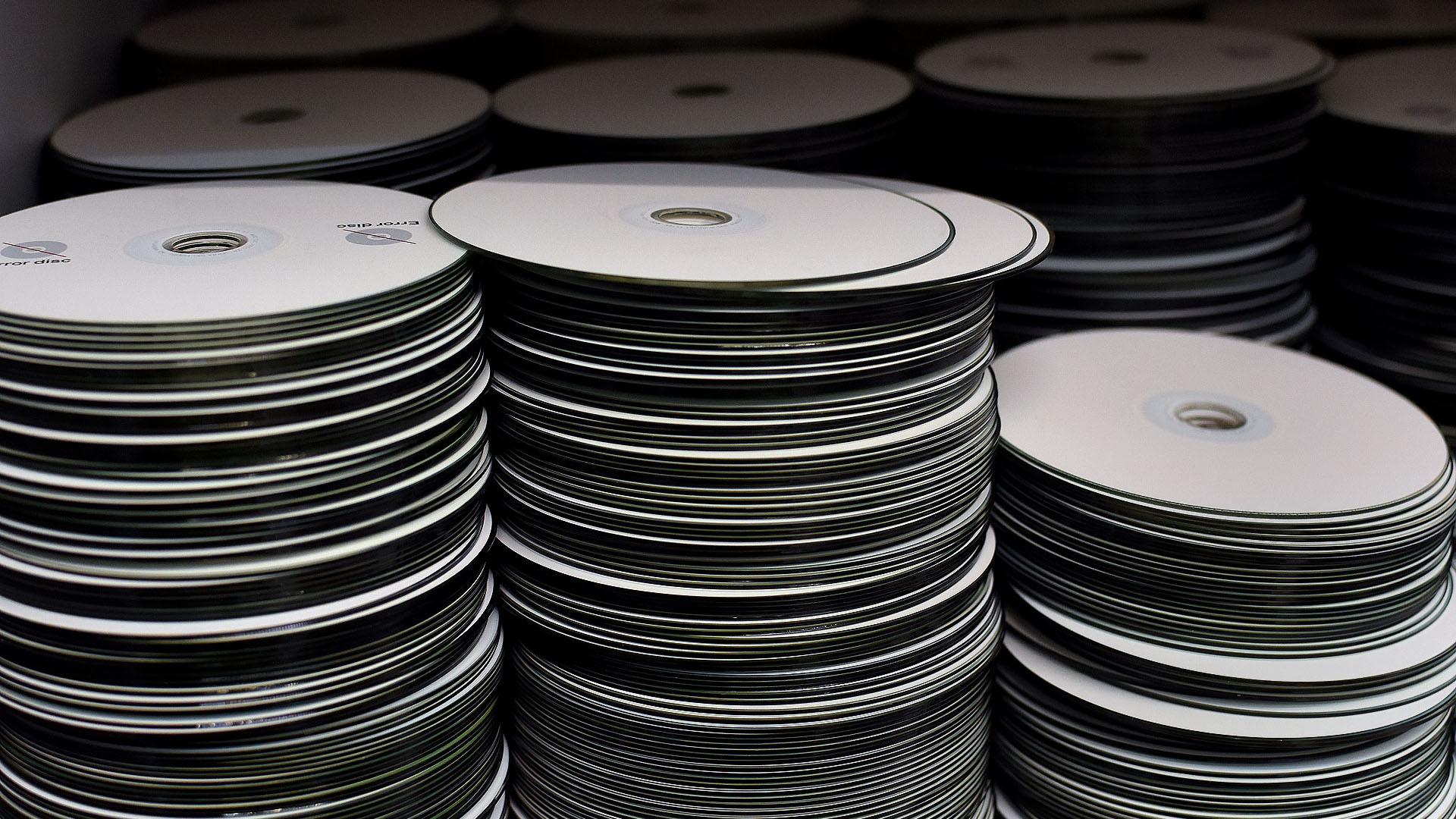 Toda la información recabada se graba automáticamente en discos compactos por medio de máquinas a las que llaman “fonolas”