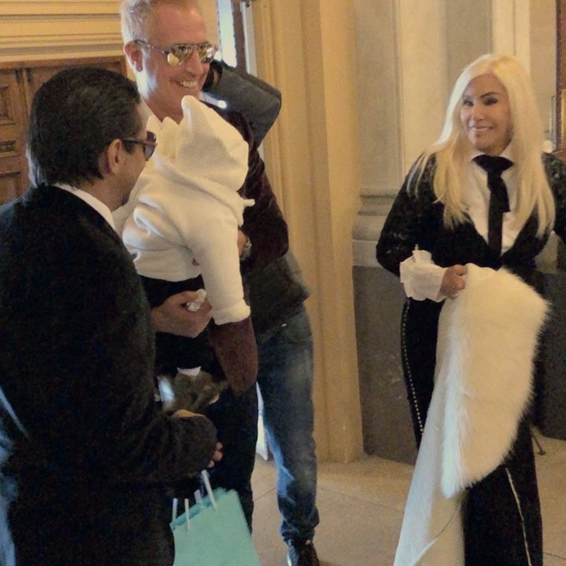 Llegaron puntuales y con looks destacados, a pesar de la improvisación. Costó encontrar una iglesia con turnos disponibles. “En la Catedral de San Patricio el primer lugar libre era en 2019”, contó Marley.