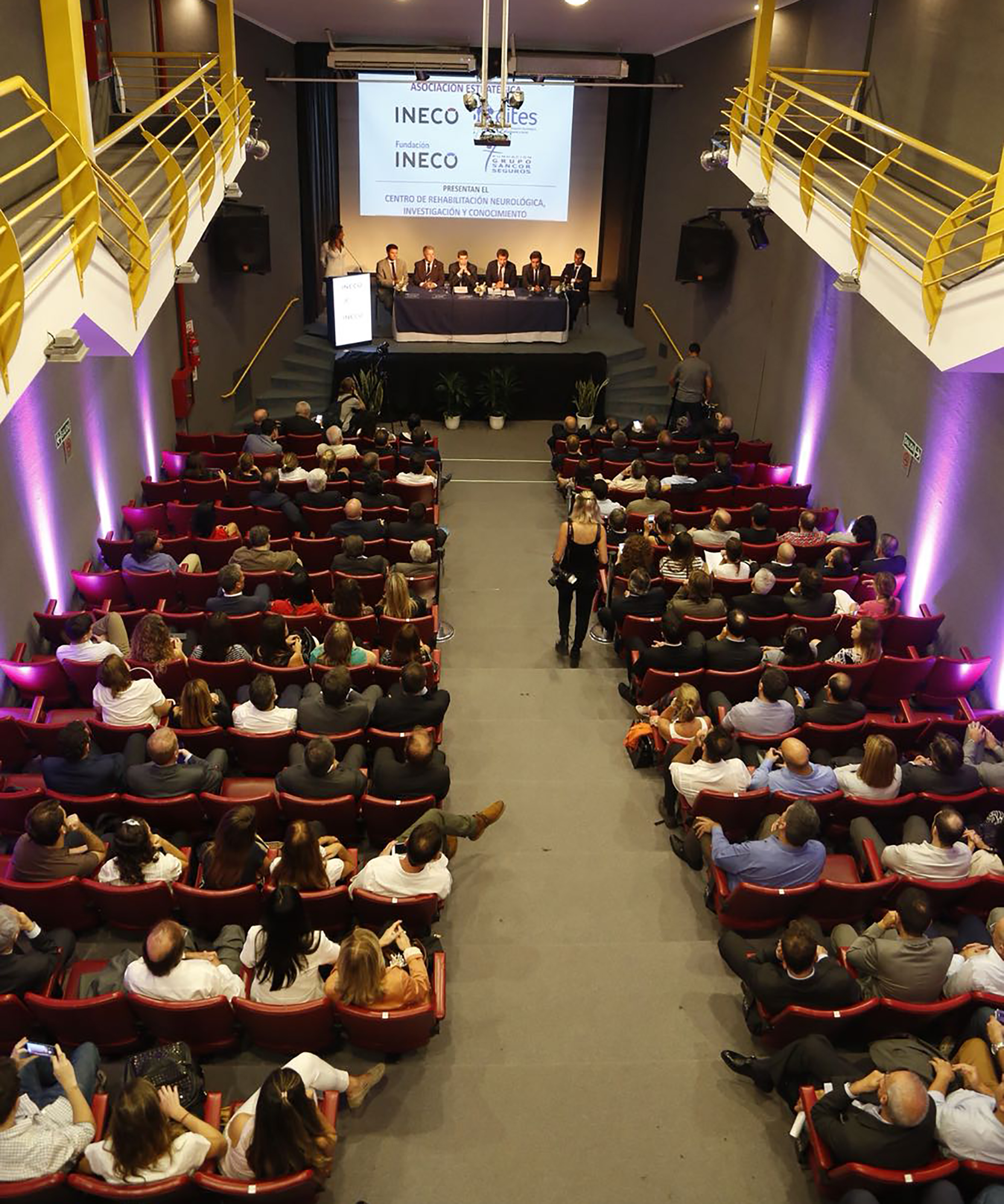 El auditorio repleto para la presentación del nuevo polo de conocimiento e innovación (INECO)