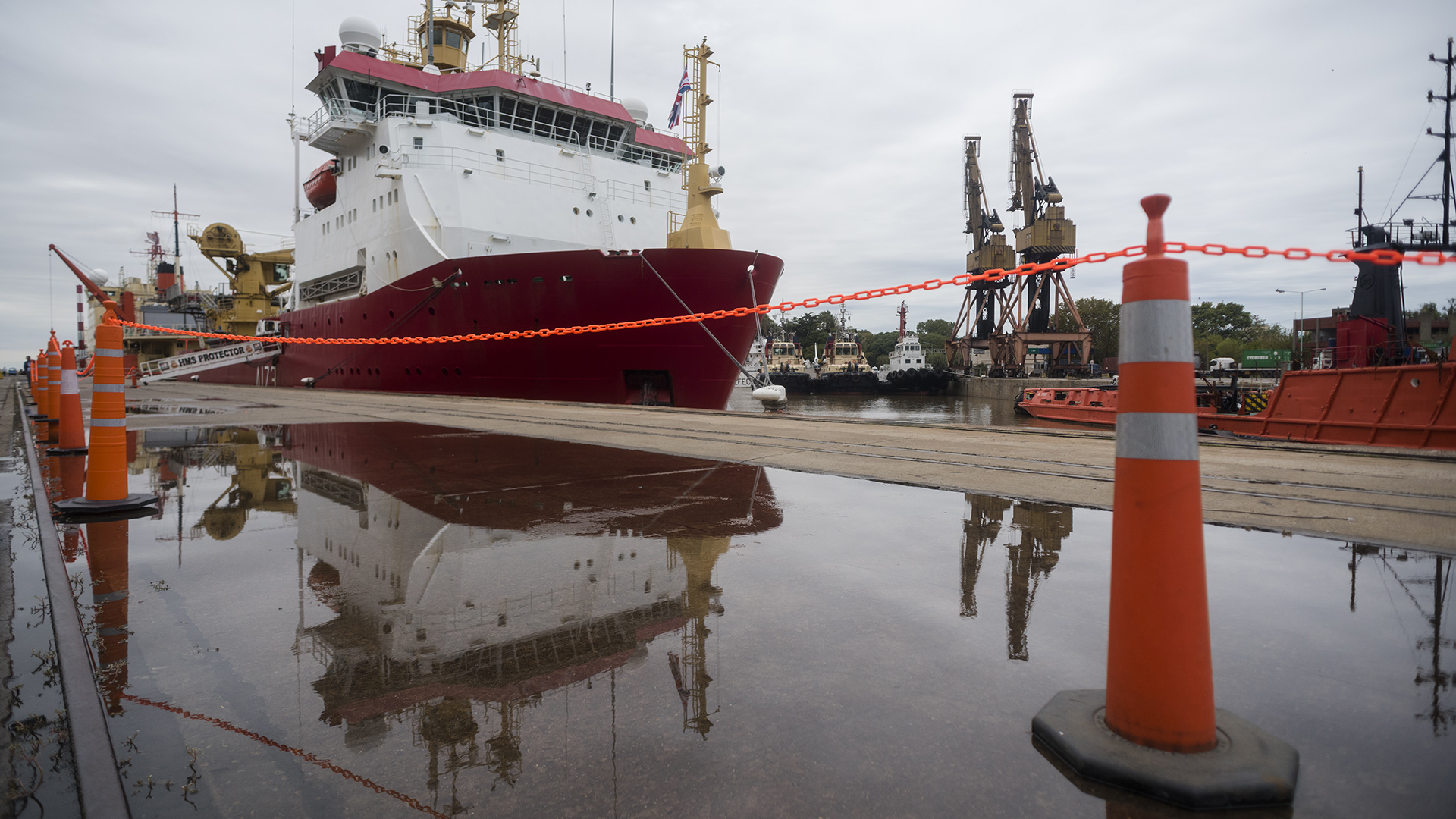 El buque se encuentra amarrado en la dársena E del Puerto de Buenos Aires