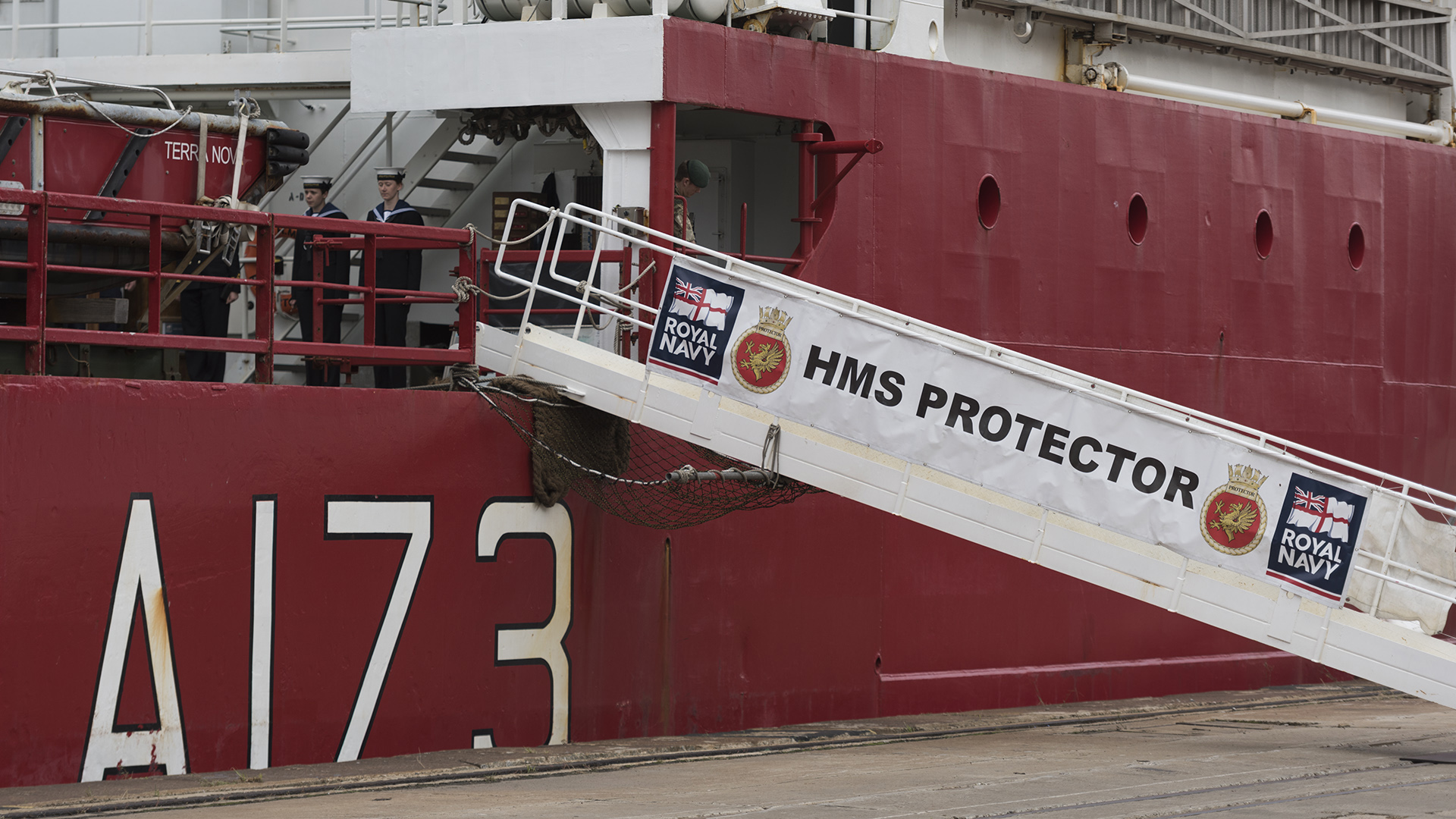 El HMS Protector se encuentra en el puerto de Buenos Aires tras participar de la búsqueda del submarino ARA San Juan y de la campaña antártica británica