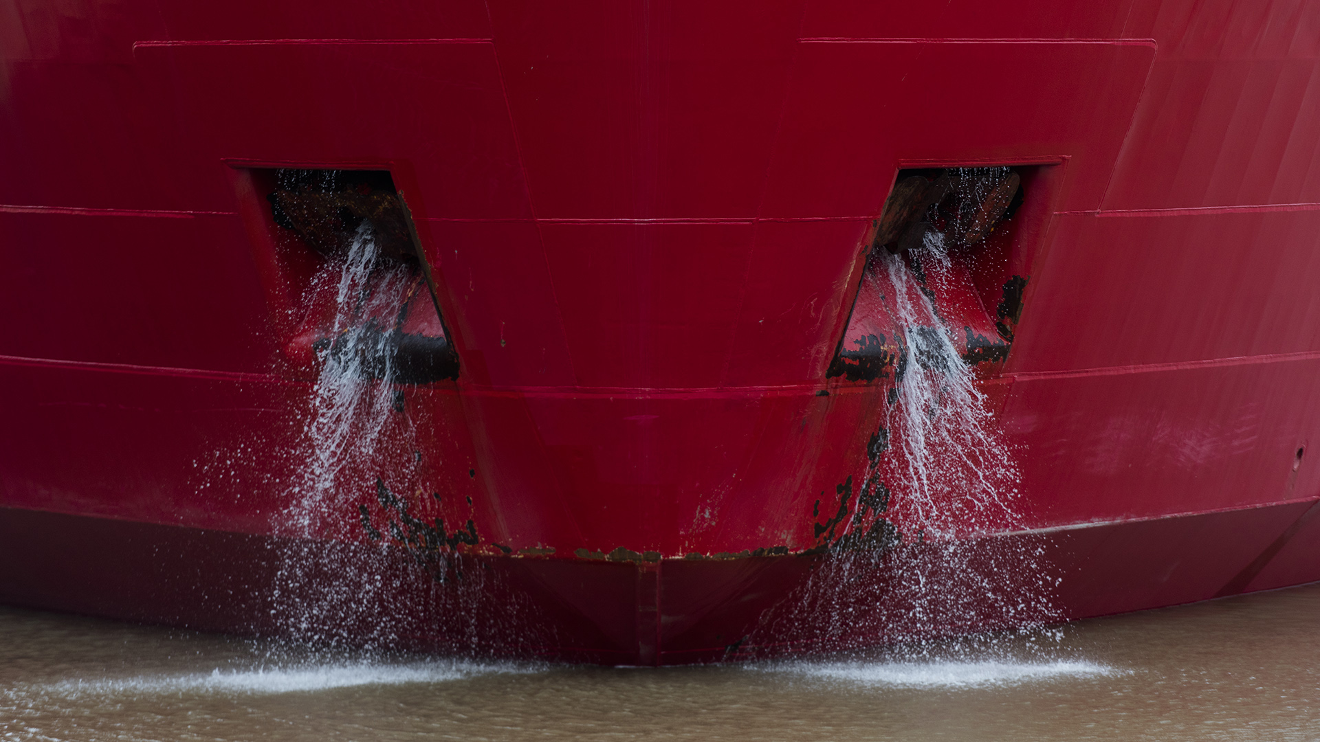 El HMS Protector tiene una ecosonda multihaz que le permite realizar un barrido del lecho marítimo de unas cuatro veces la profundidad del mar