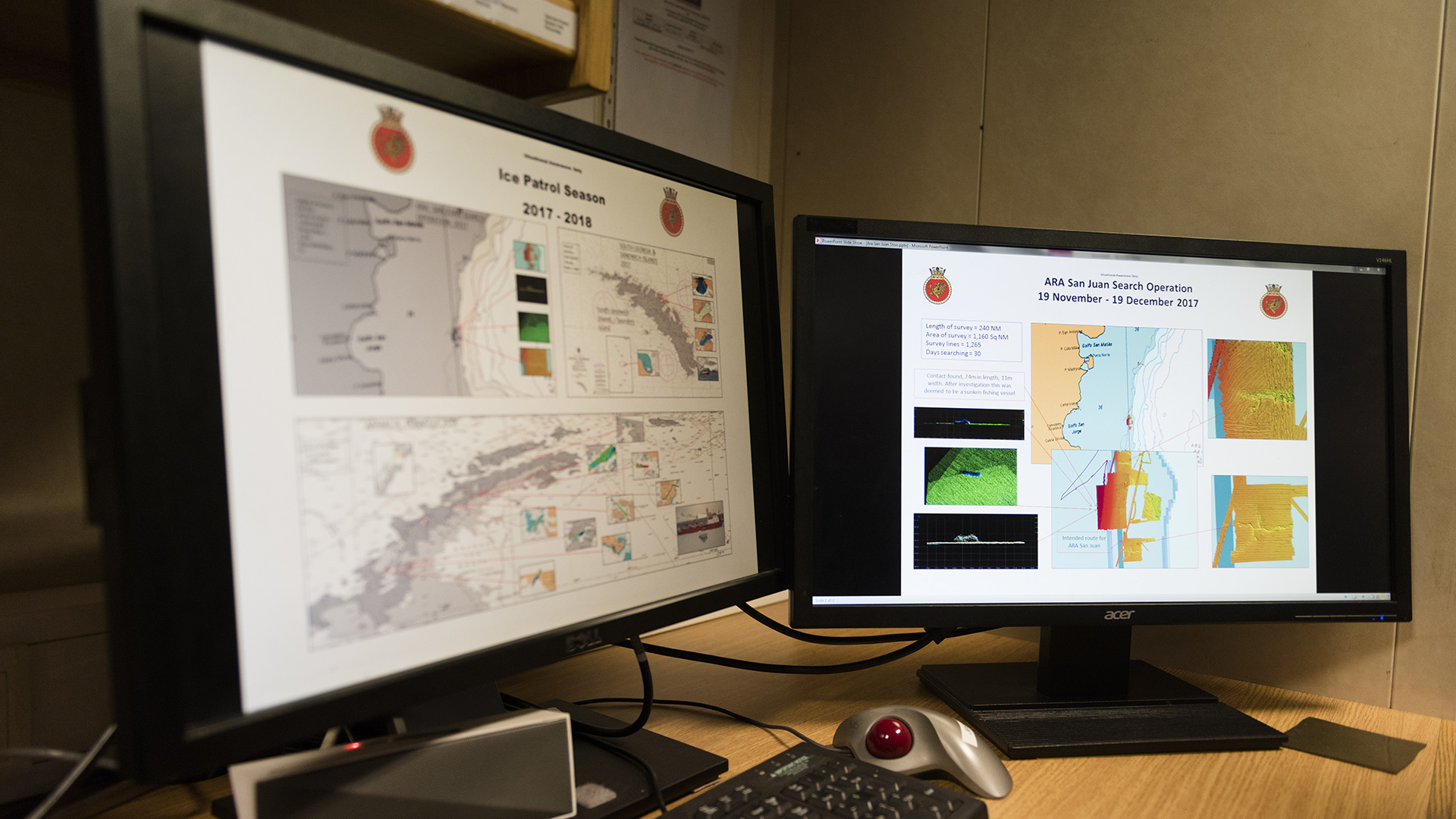 En las pantallas, algunos de los resultados del barrido realizado por el HMS Protector del lecho marino, en la búsqueda del ARA San Juan
