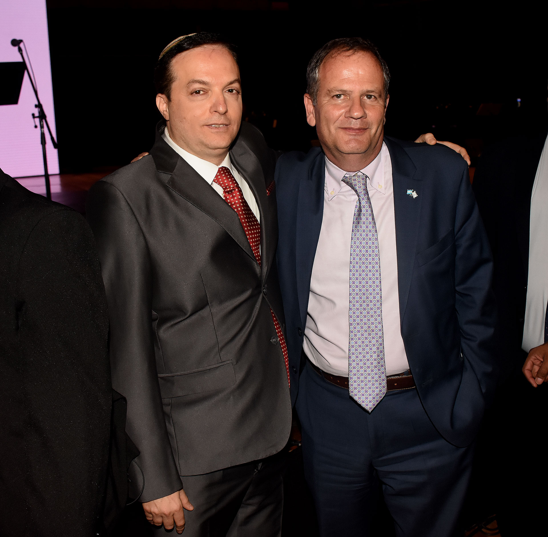 Ariel Cohen Sabban junto al embajador de Israel en la Argentina, Ilan Sztulman