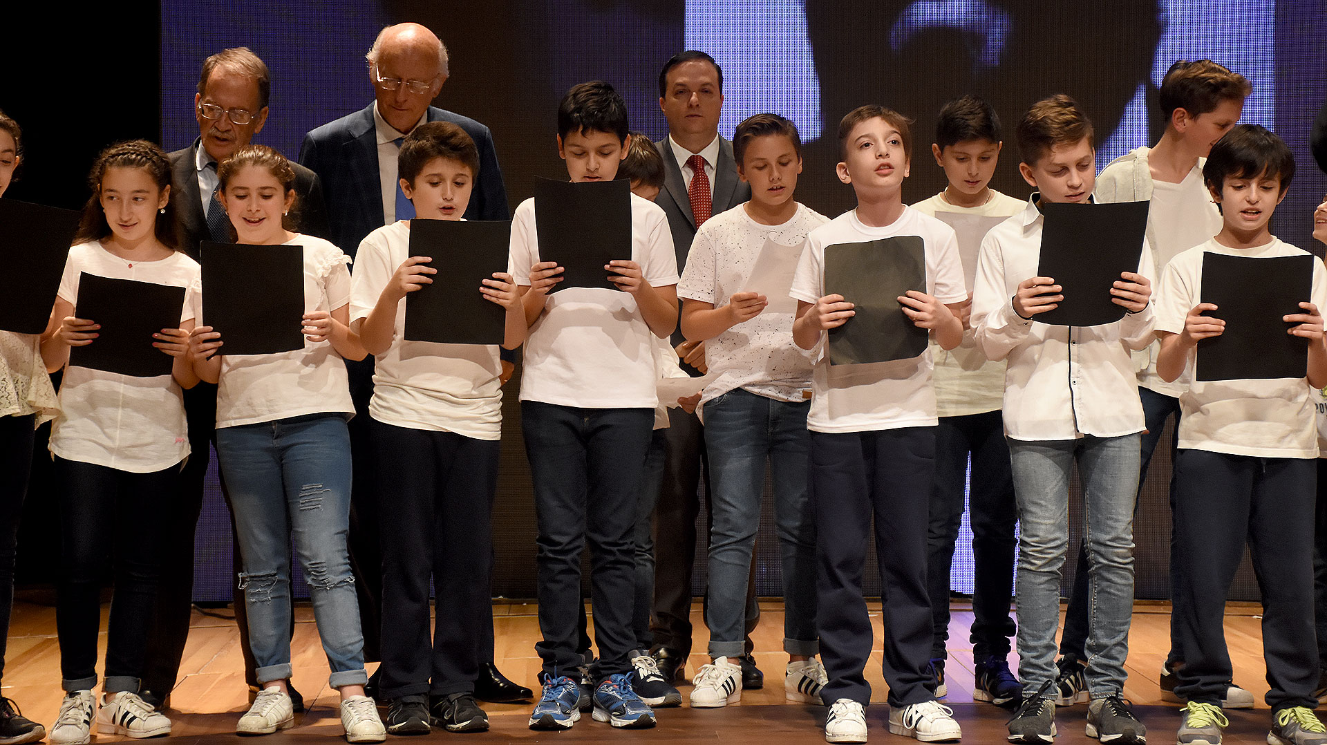 También participaron los coros de los niños de la escuela J.N.Bialik y del Centro Hebreo Ioná