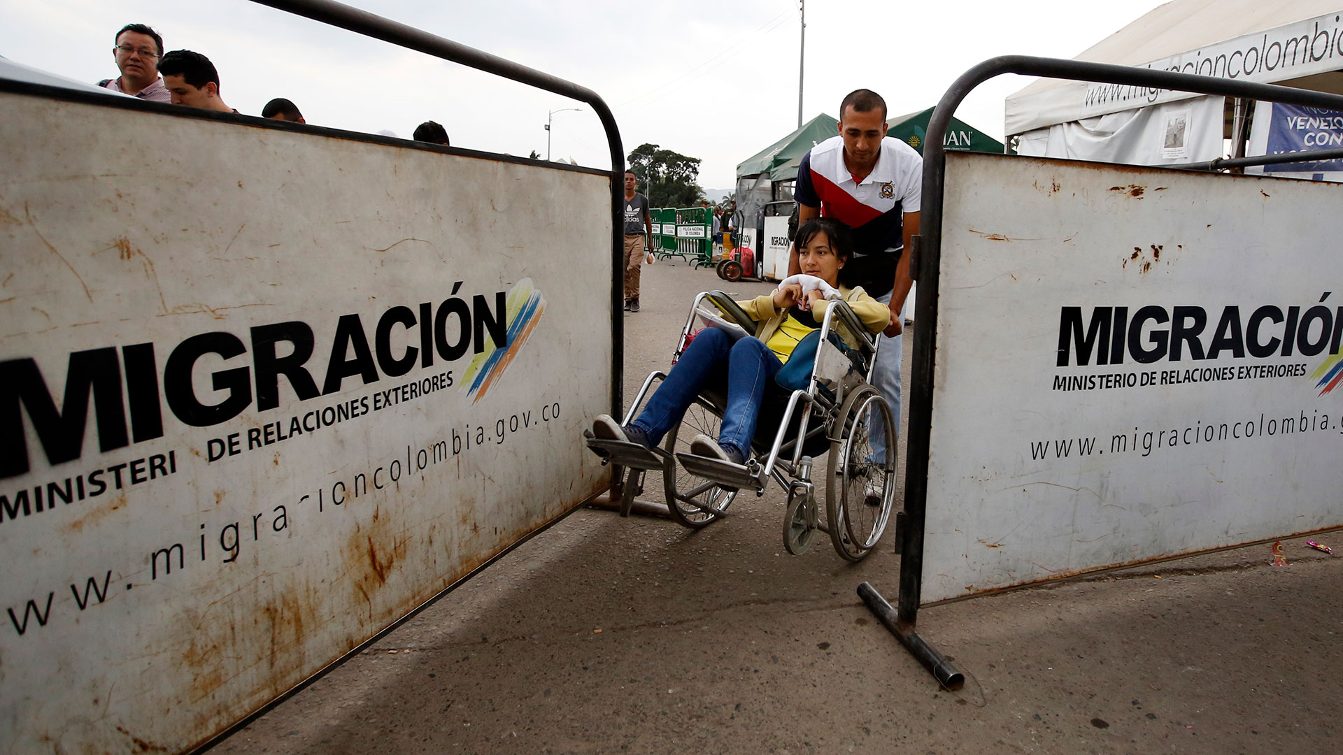Los venezolanos buscan un futuro mejor en otras naciones, y Colombia es el principal destino (AP)