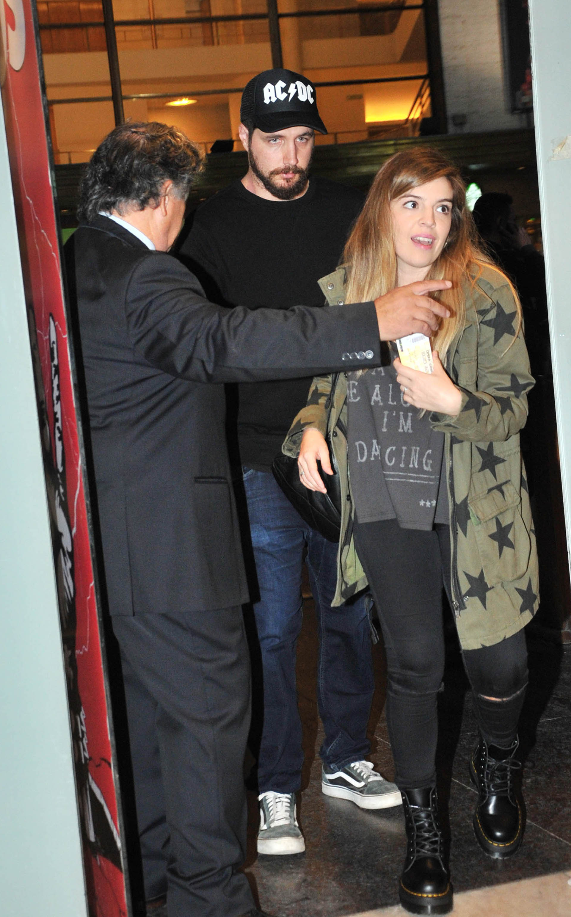 Dalma Maradona y su marido fueron a ver el show de Benjamín Amadeo en el Teatro Ópera (Verónica Guerman / Teleshow)