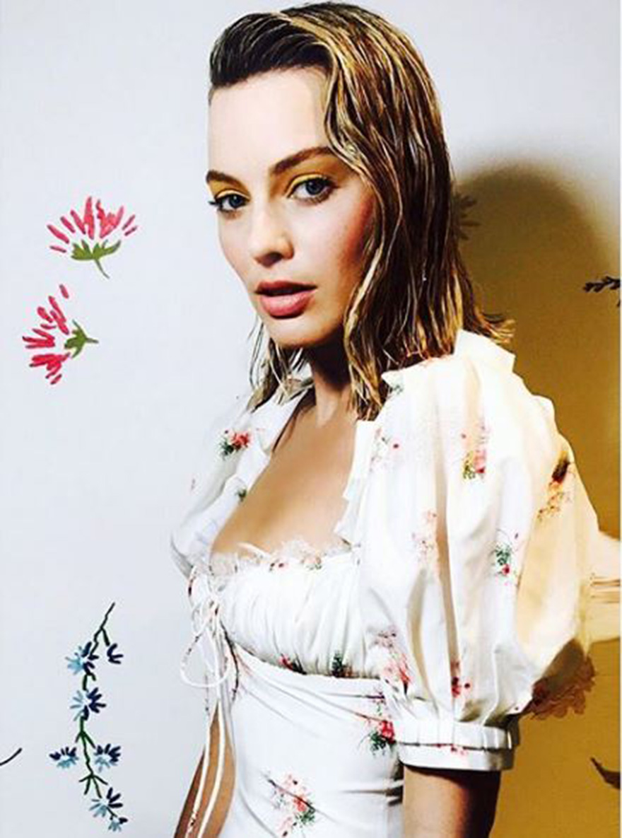 La modelo Margot Robbie fanática de este look versátil