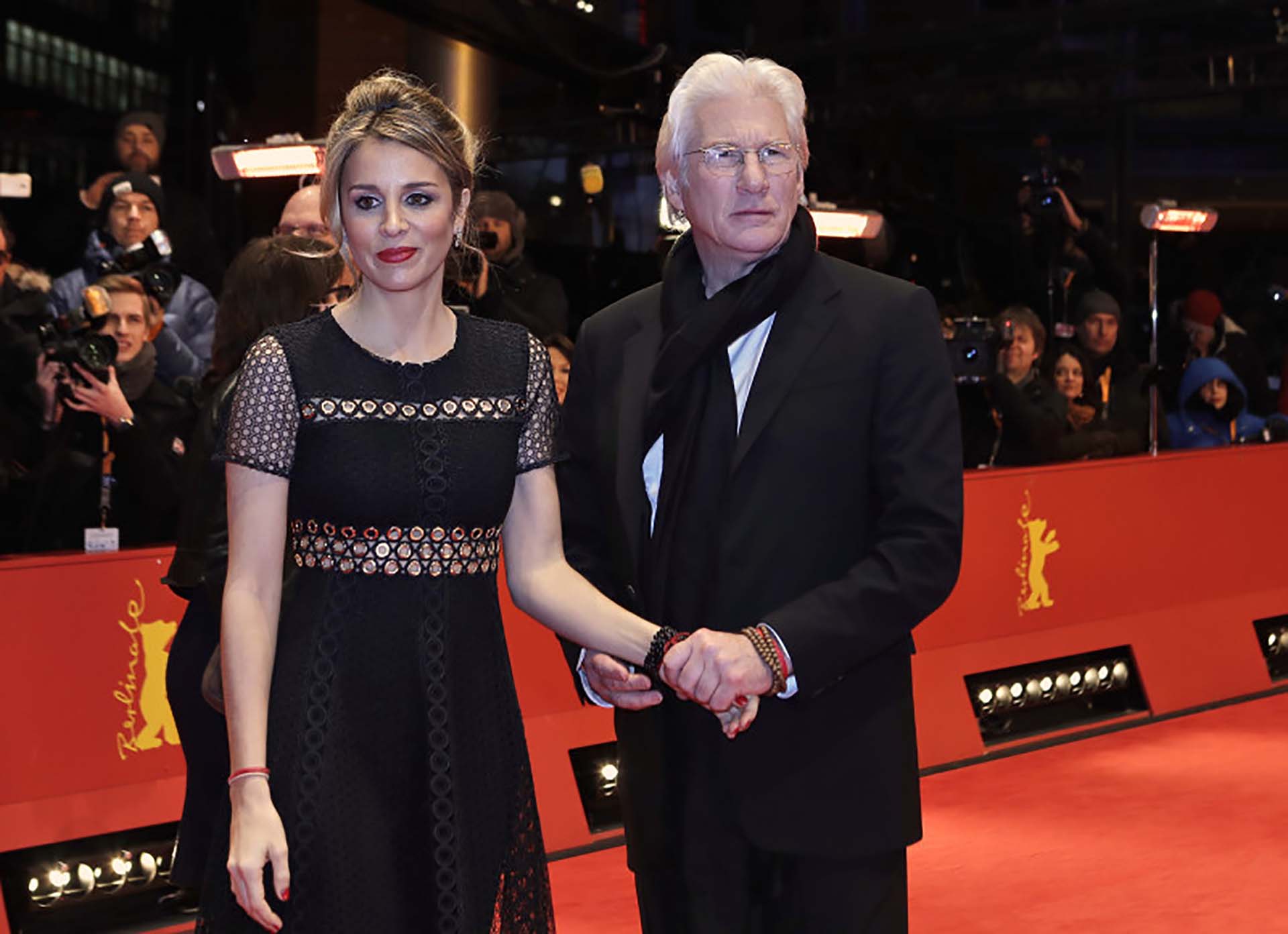 Richard Gere y Alejandra Silva (AP Photo/Markus Schreiber)